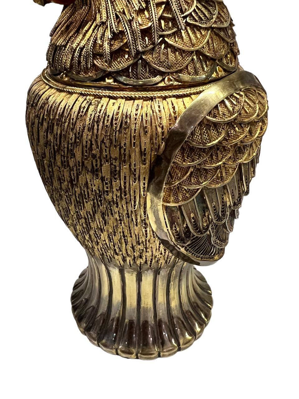 Mario Buccellati, Vaso in argento dorato e smalto del XX secolo raffigurante un pappagallo in vendita 7