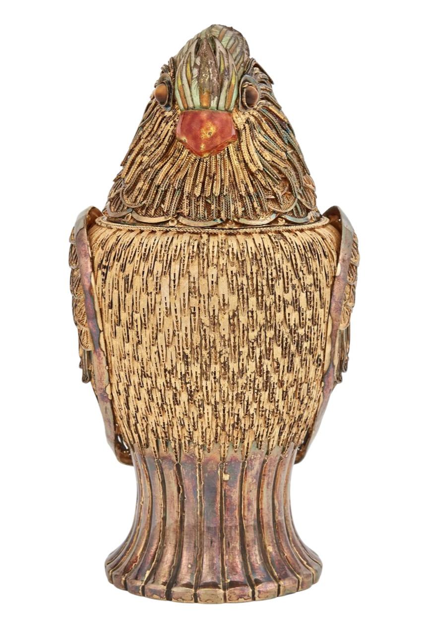 Italiano Mario Buccellati, Vaso in argento dorato e smalto del XX secolo raffigurante un pappagallo in vendita