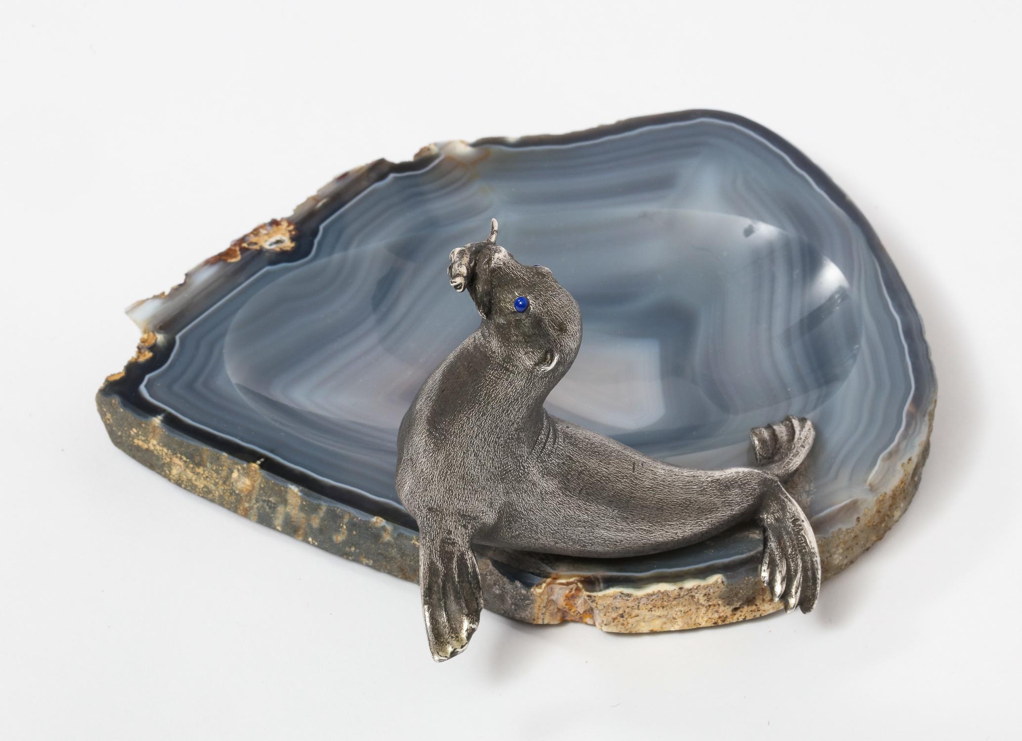 Mario Buccellati, a Rare Ashtray with Silver Seated Seal Mounted on Blue Agate 1