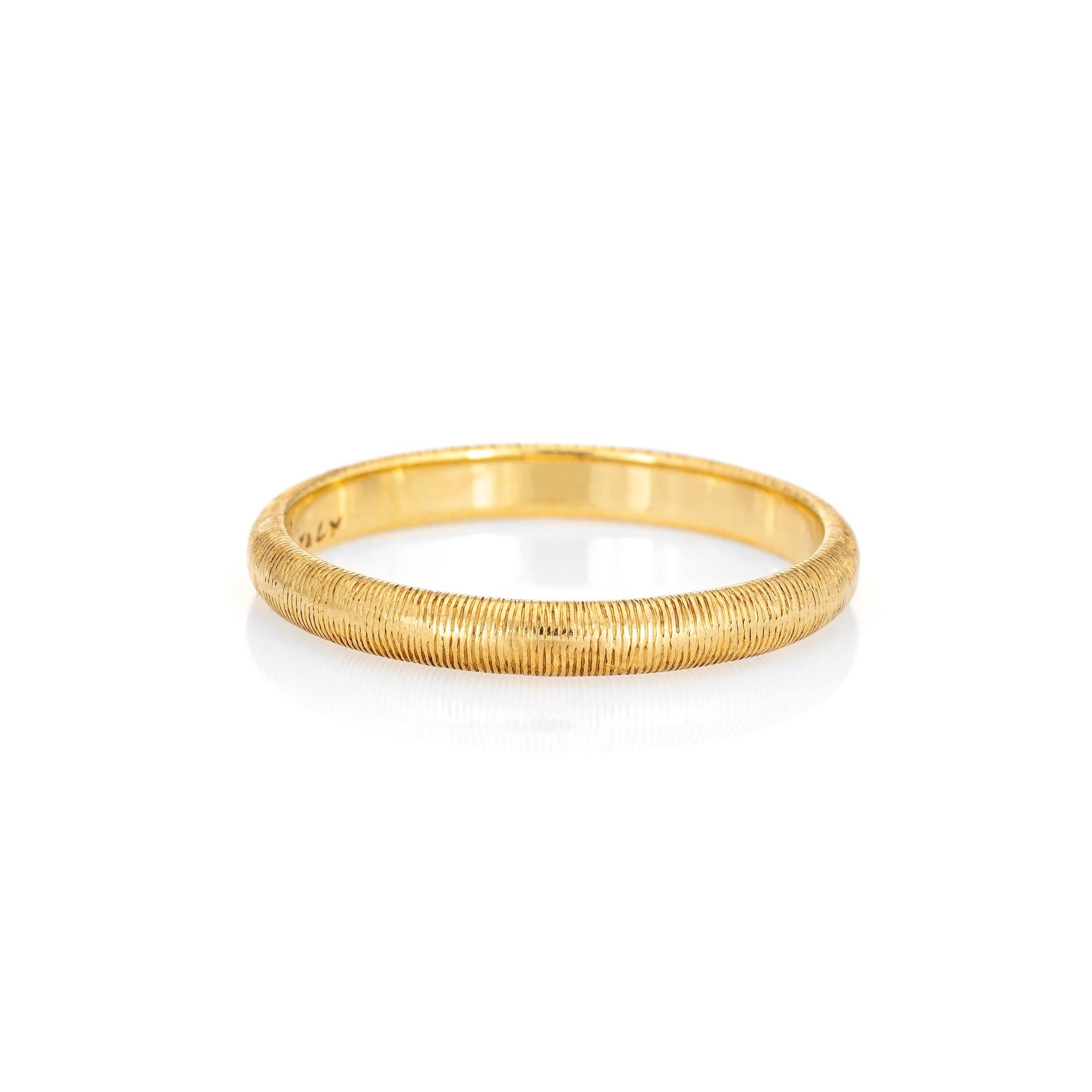 Vintage Mario Buccellati textured band crafted in 18k yellow gold.  

The band features fine linear detail, a hallmark of Buccellati jewelry. 
The ring is in very good condition. We have not cleaned it in order to preserve the patina and collector