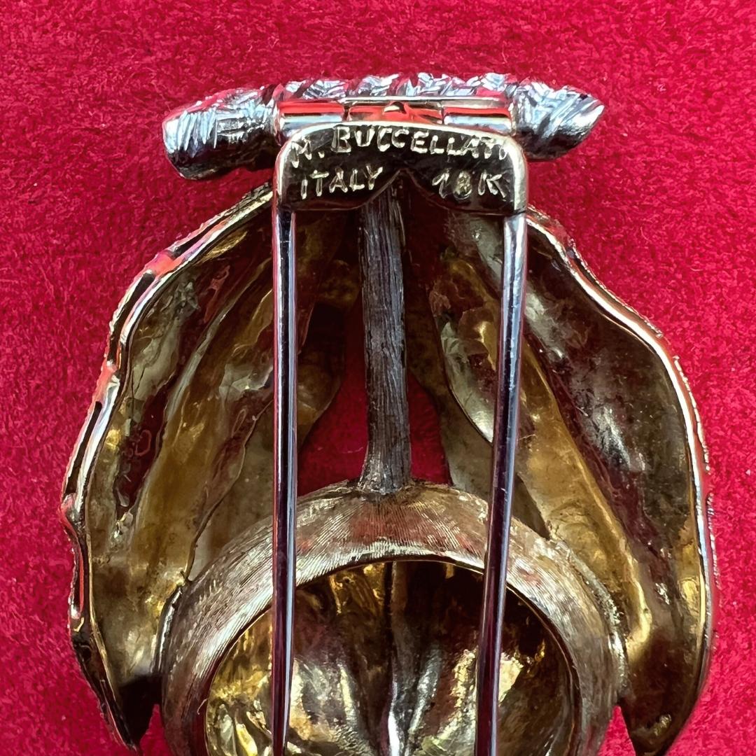 da uomo o donna Mario Buccellati Spilla a forma di baccello di melograno in oro 18 carati, 1960 ca.