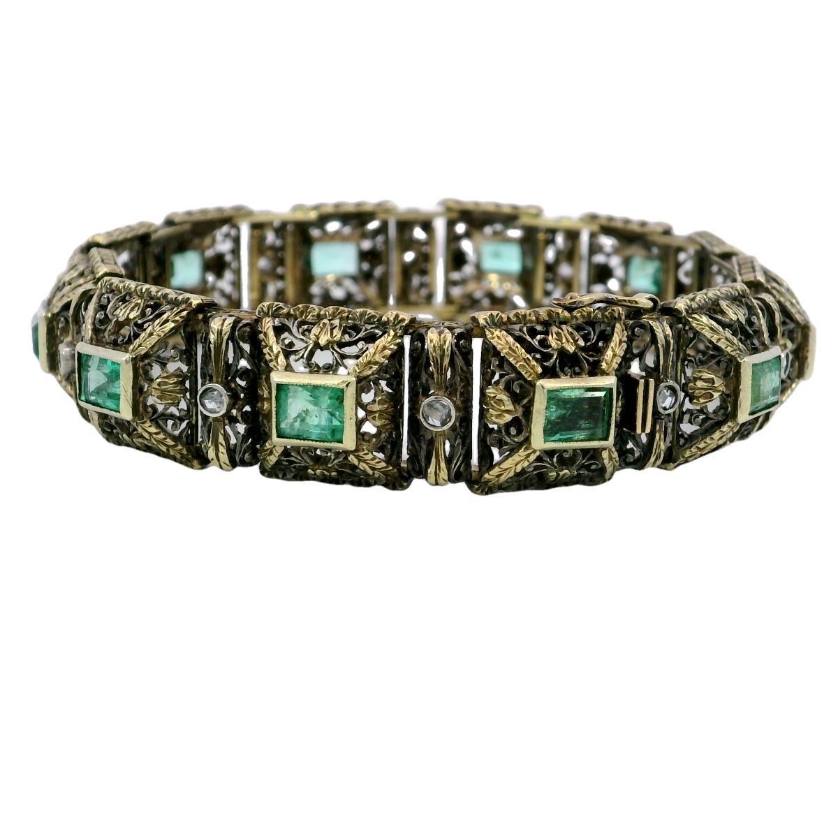 Mario Buccellati Emerald Diamonds Bracelet 18K Gold and Silver With ~5.43ct 

This exquisite link bracelet is a testament to refined craftsmanship, designed by Mario Buccellati. Crafted in 18k yellow gold and silver, it showcases a harmonious blend