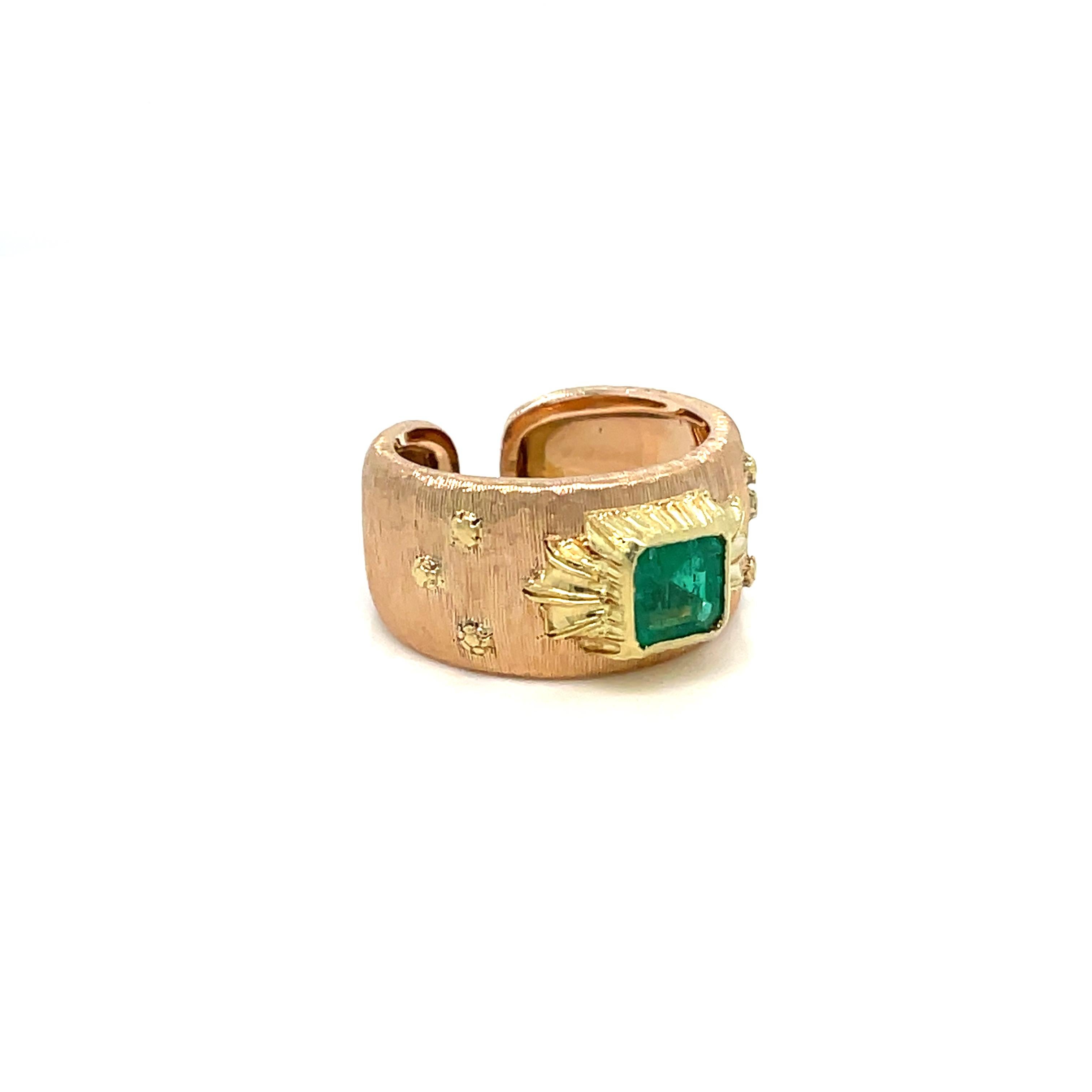 Beautiful Mario Buccellati Engraved ring, handcrafted in 18k yellow and rose Gold, featuring in the center a natural Emerald, 1.30
Circa 1960

The magical iridescent effect of the gold surface, given by the very fine 