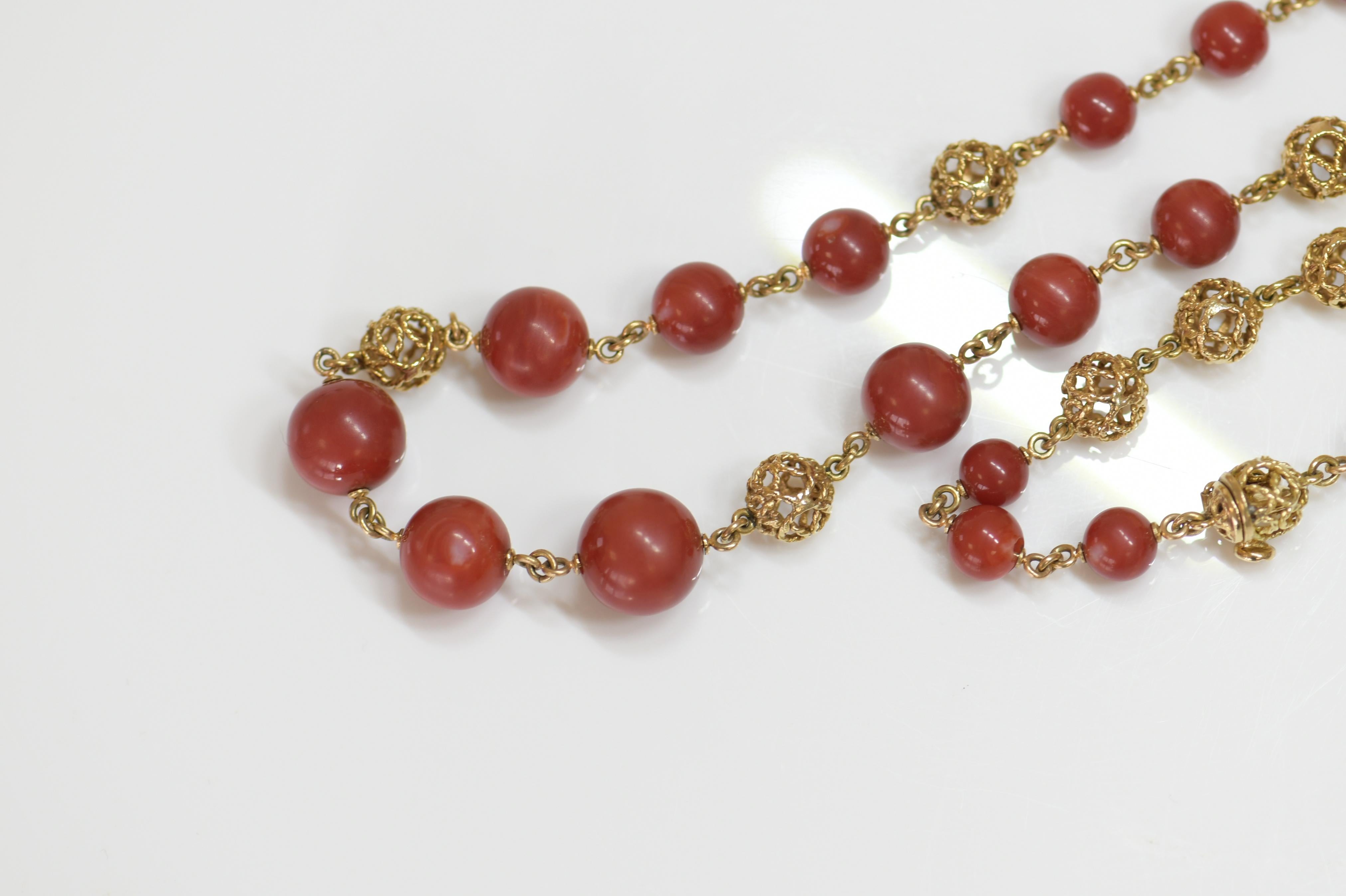 Mario Buccellati Coral and Gold Beads Necklace In Excellent Condition For Sale In Banbury, GB