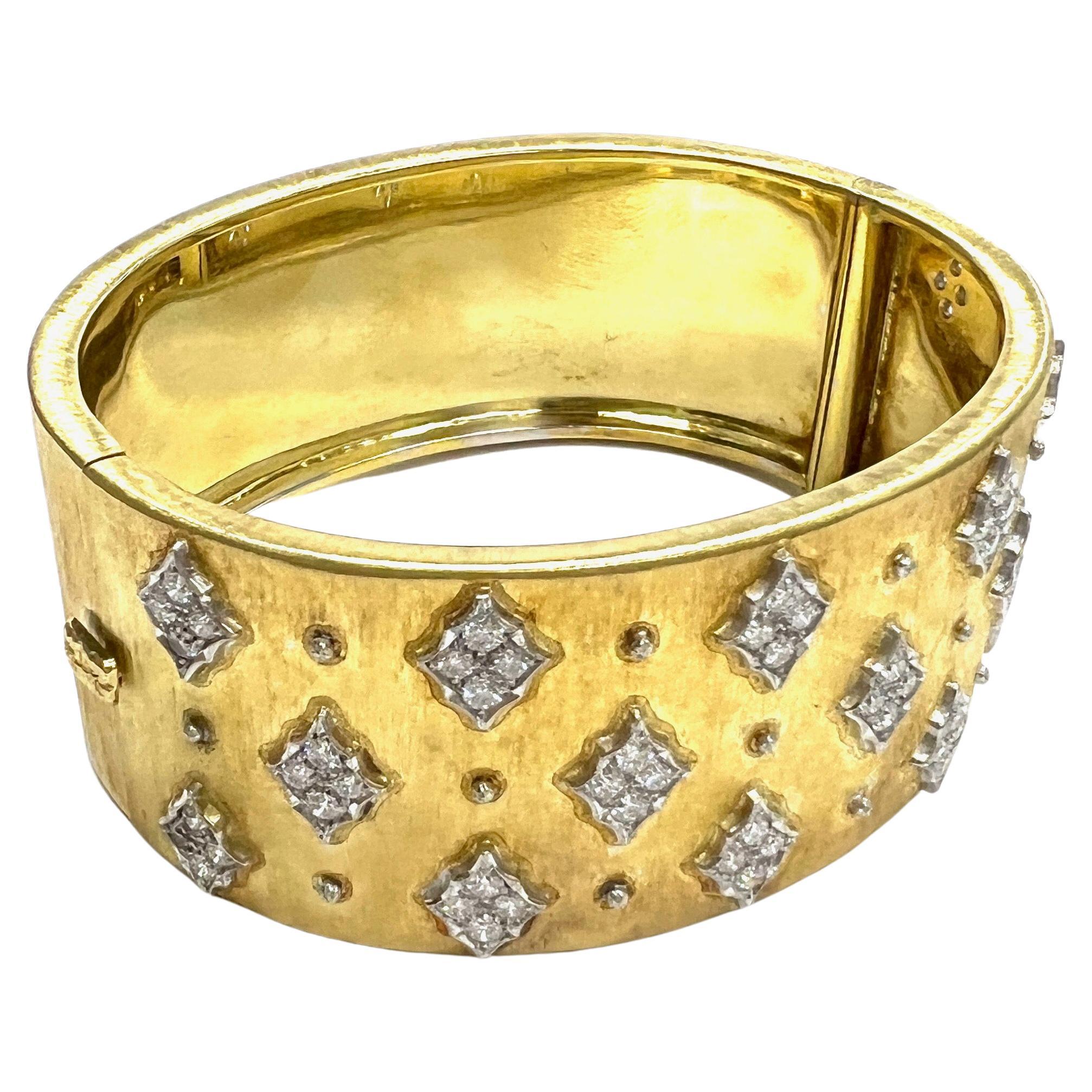 Mario Buccellati Diamond Yellow Gold Wide Bangle Bracelet

Yellow gold with round-cut diamonds of approximately 1.70 carats; marked M. Buccellati

Size: width 1 inch; inner circumference 6.75 inches
Total weight: 67.3 grams