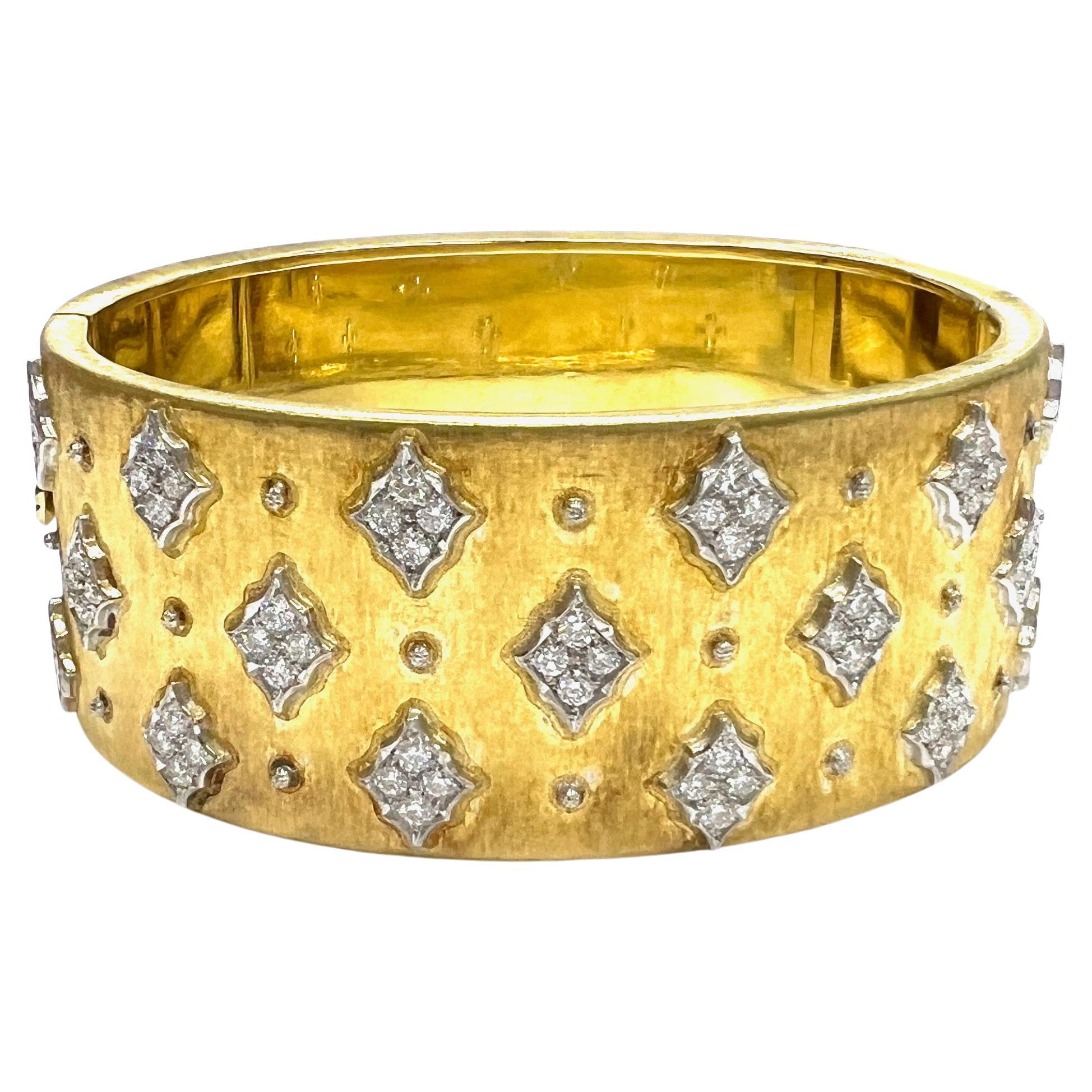 Mario Buccellati Diamond Yellow Gold Wide Bangle Bracelet In Excellent Condition In New York, NY