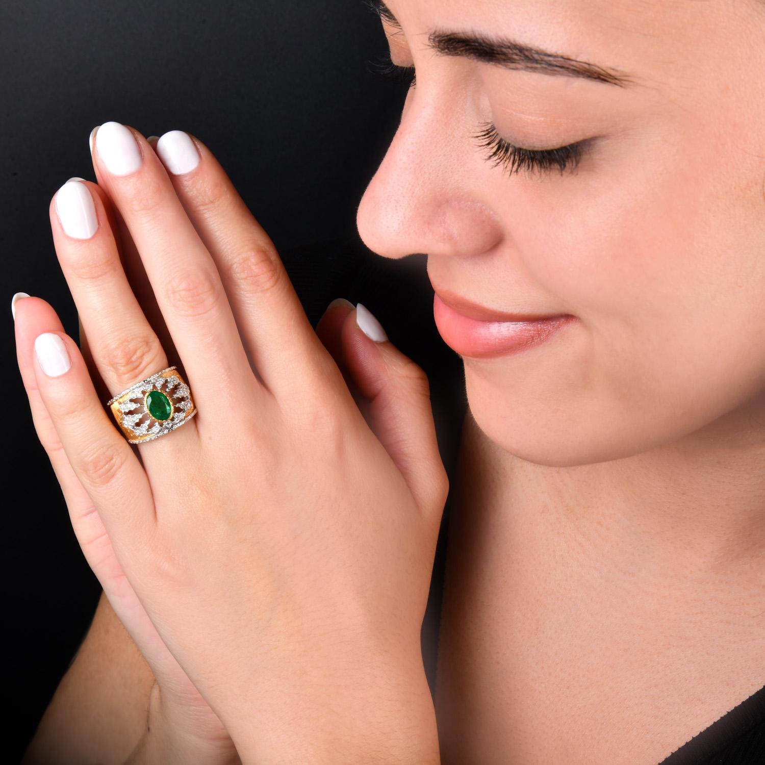 Mario Buccellati Emerald Diamond 18K Wide Statement Ring In Excellent Condition For Sale In Miami, FL