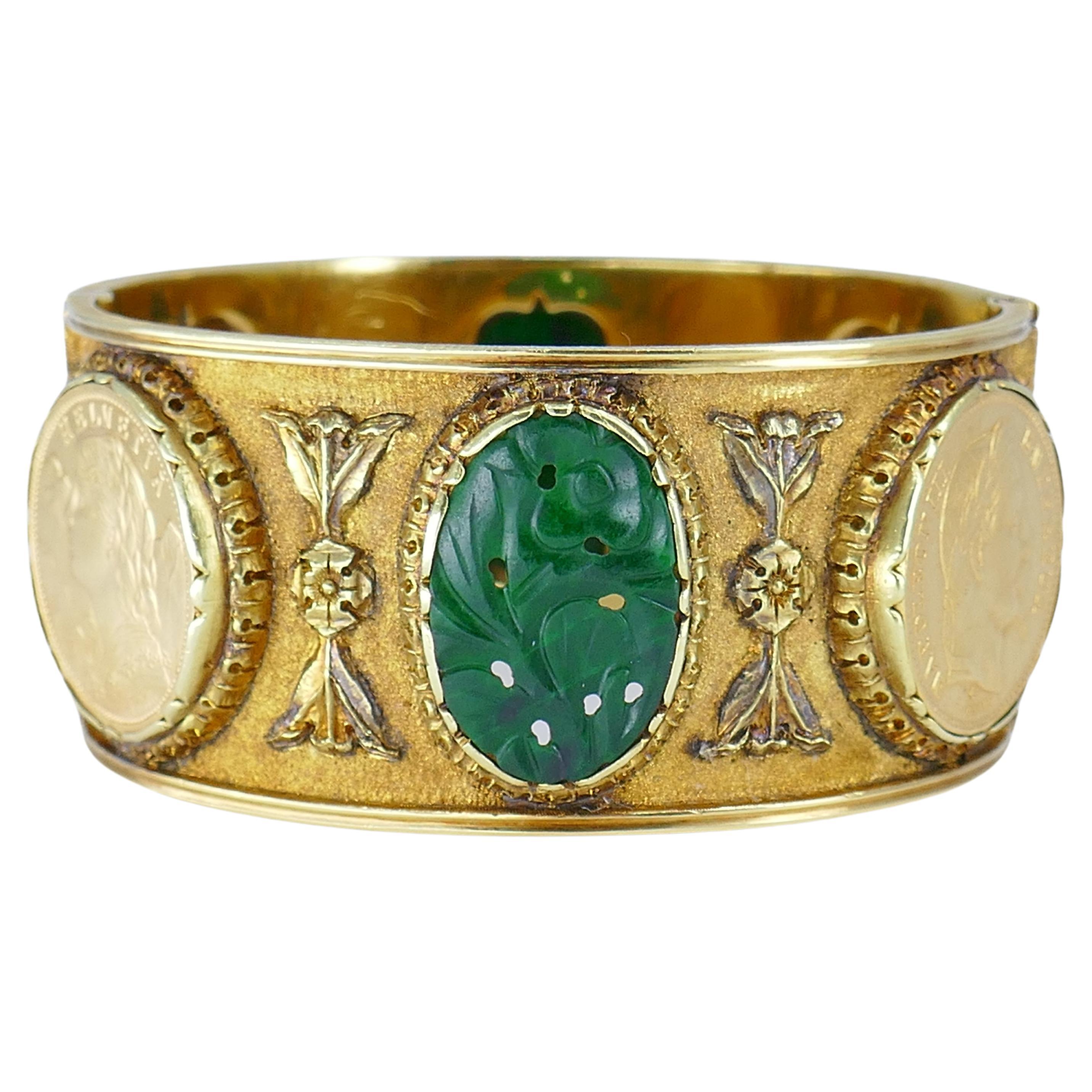 Mario Buccellati Gold Coin Bracelet Carved Jade Vintage Bangle Estate Jewelry Bon état - En vente à Beverly Hills, CA