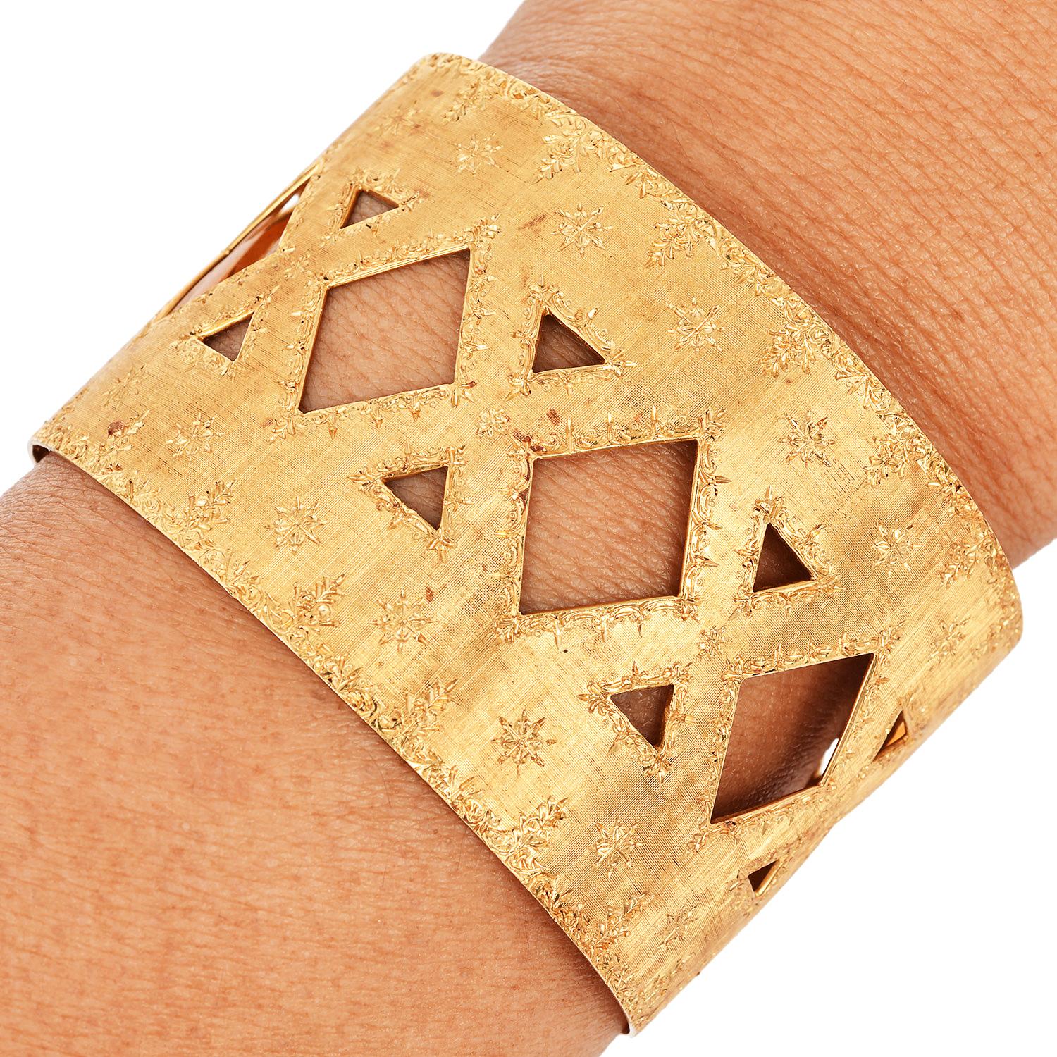 Mario Buccellati Brazalete abierto de oro amarillo de 18 quilates grabado a mano en venta 5