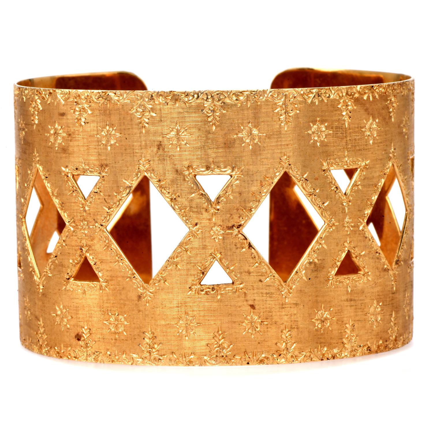 Mario Buccellati Brazalete abierto de oro amarillo de 18 quilates grabado a mano en Excelente estado para la venta en Miami, FL