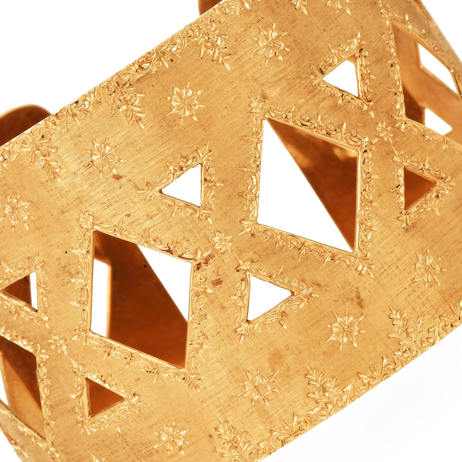 Mario Buccellati Brazalete abierto de oro amarillo de 18 quilates grabado a mano en venta 1