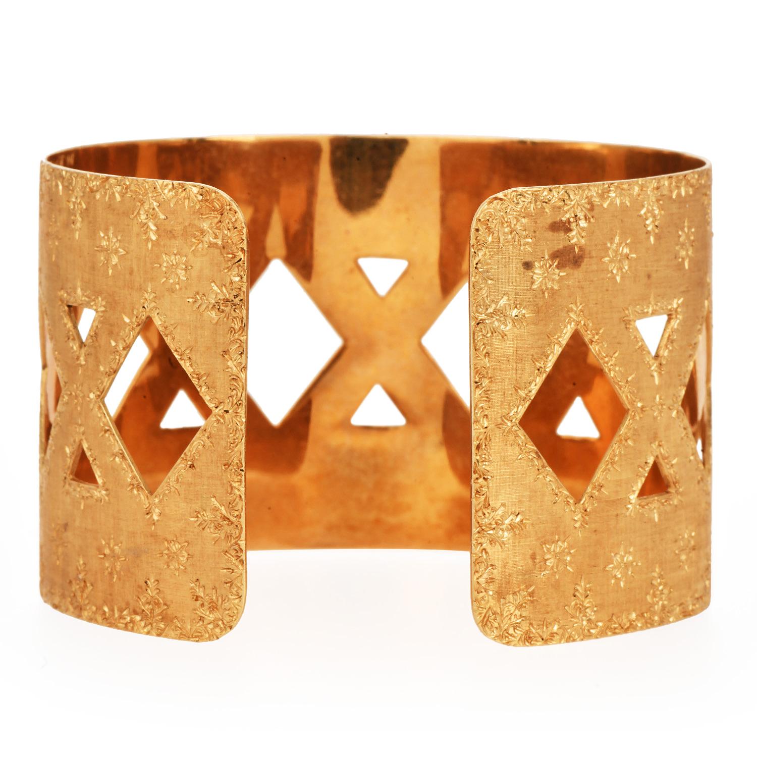 Mario Buccellati Brazalete abierto de oro amarillo de 18 quilates grabado a mano en venta 4