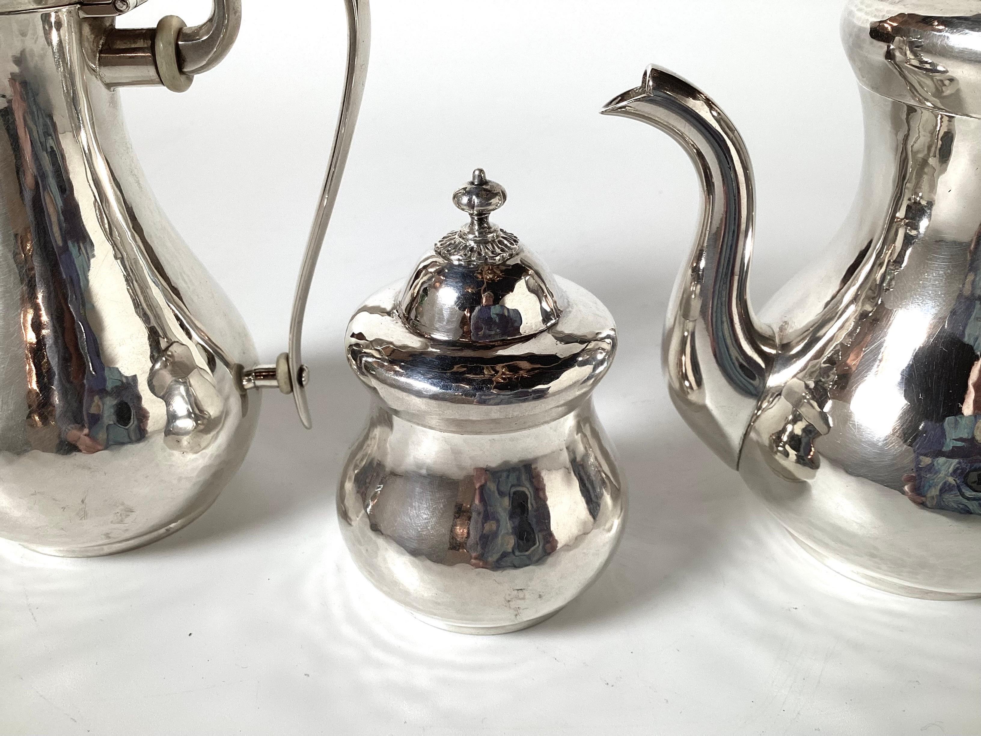 Mario Buccellati Italian .800 Silver Tea & Coffee set With Tray  In Good Condition For Sale In Lambertville, NJ