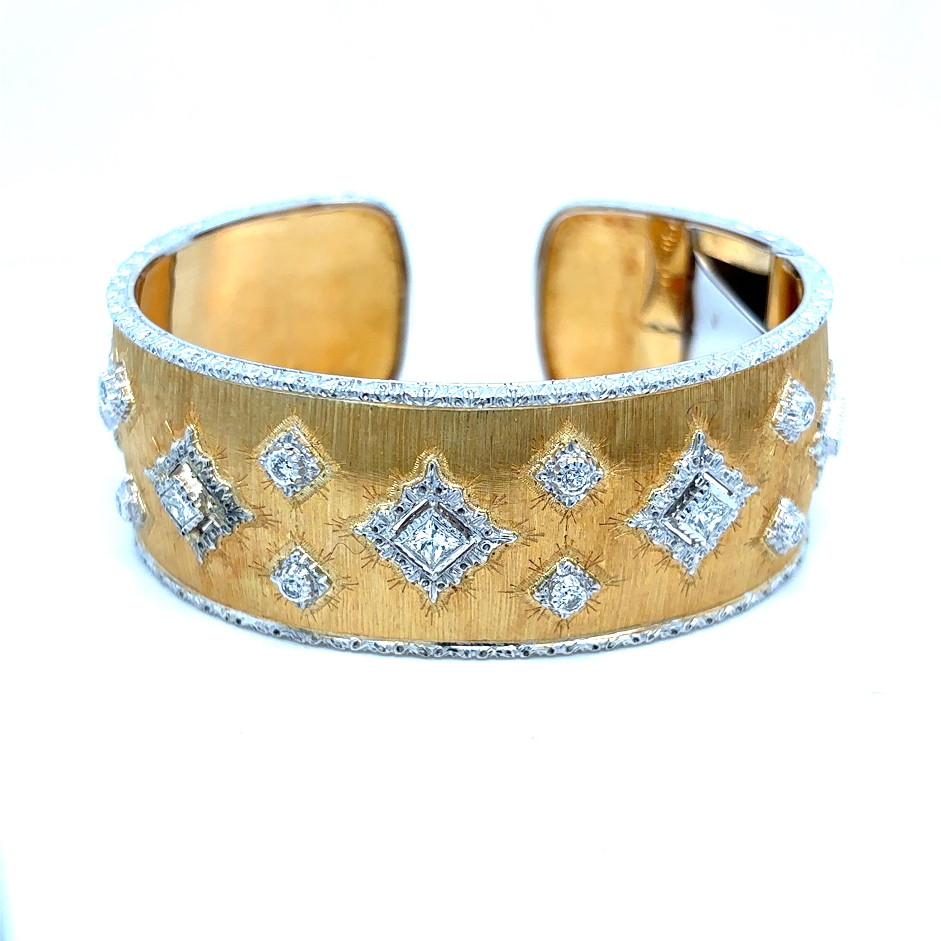 Iconic 1970's Mario Buccellati Bangle in excellent conditions , fits large to small wrists. 
The rigato effect, obtained by handmade engraving, reaches its peak of virtuosity in the Macri Collection. The surface is wavy and embellished with
