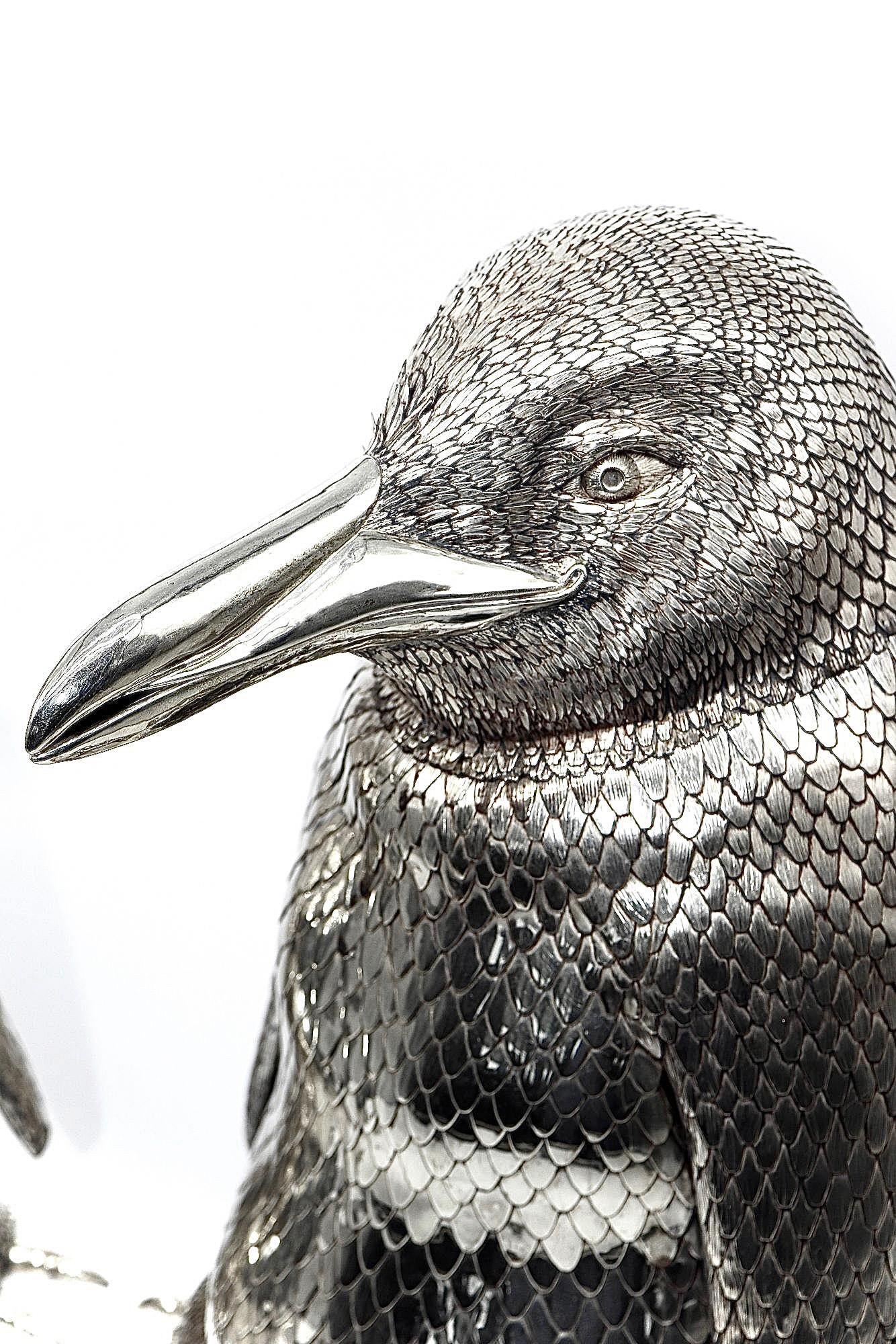 Mario Buccellati: Paar italienische Magnum-Weinkühler in Penguin-Form aus Silber 5