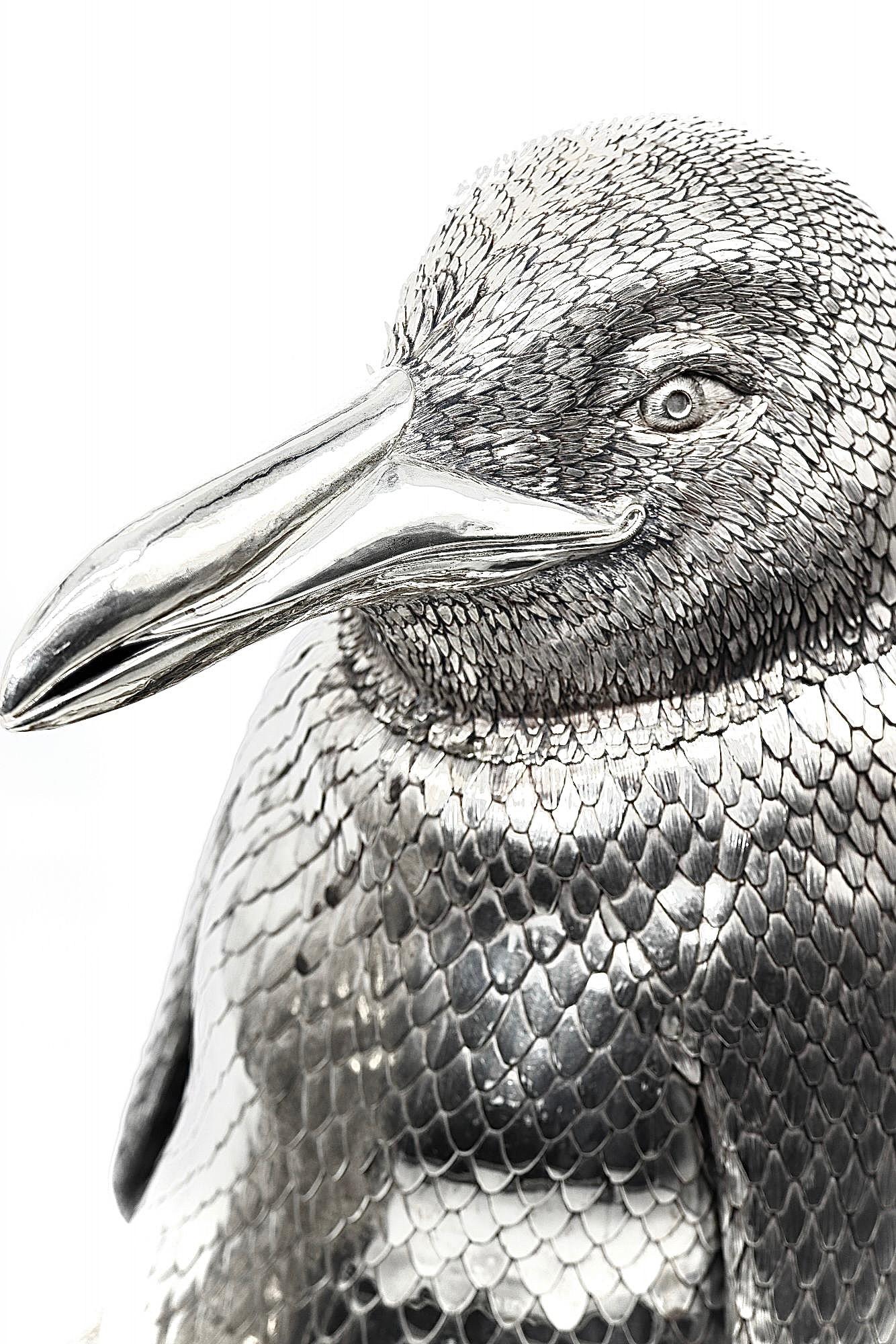 Mario Buccellati: Paar italienische Magnum-Weinkühler in Penguin-Form aus Silber 9