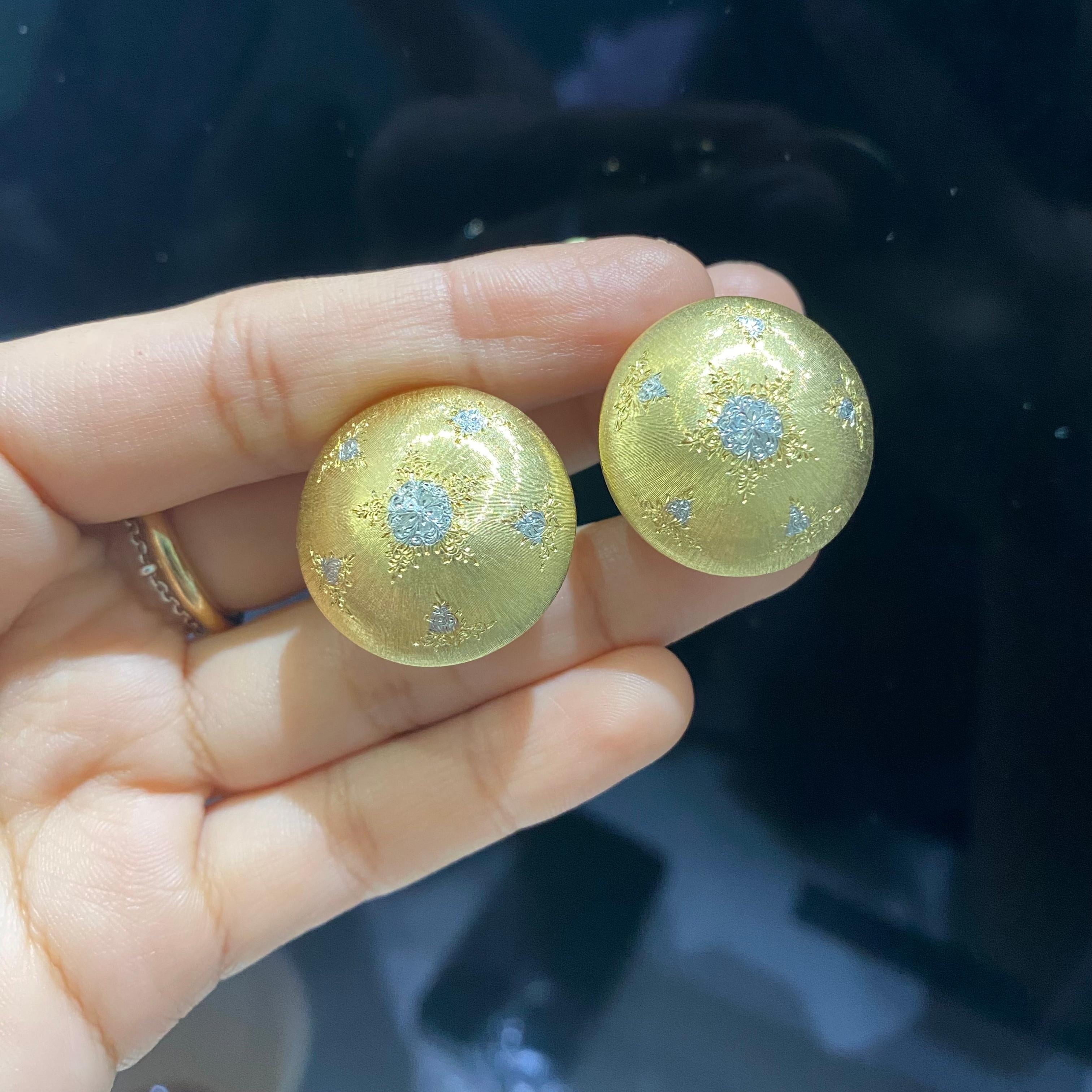 Orecchini a bottone in oro 18 carati Mario Buccellati Rigato Satinato in vendita 7