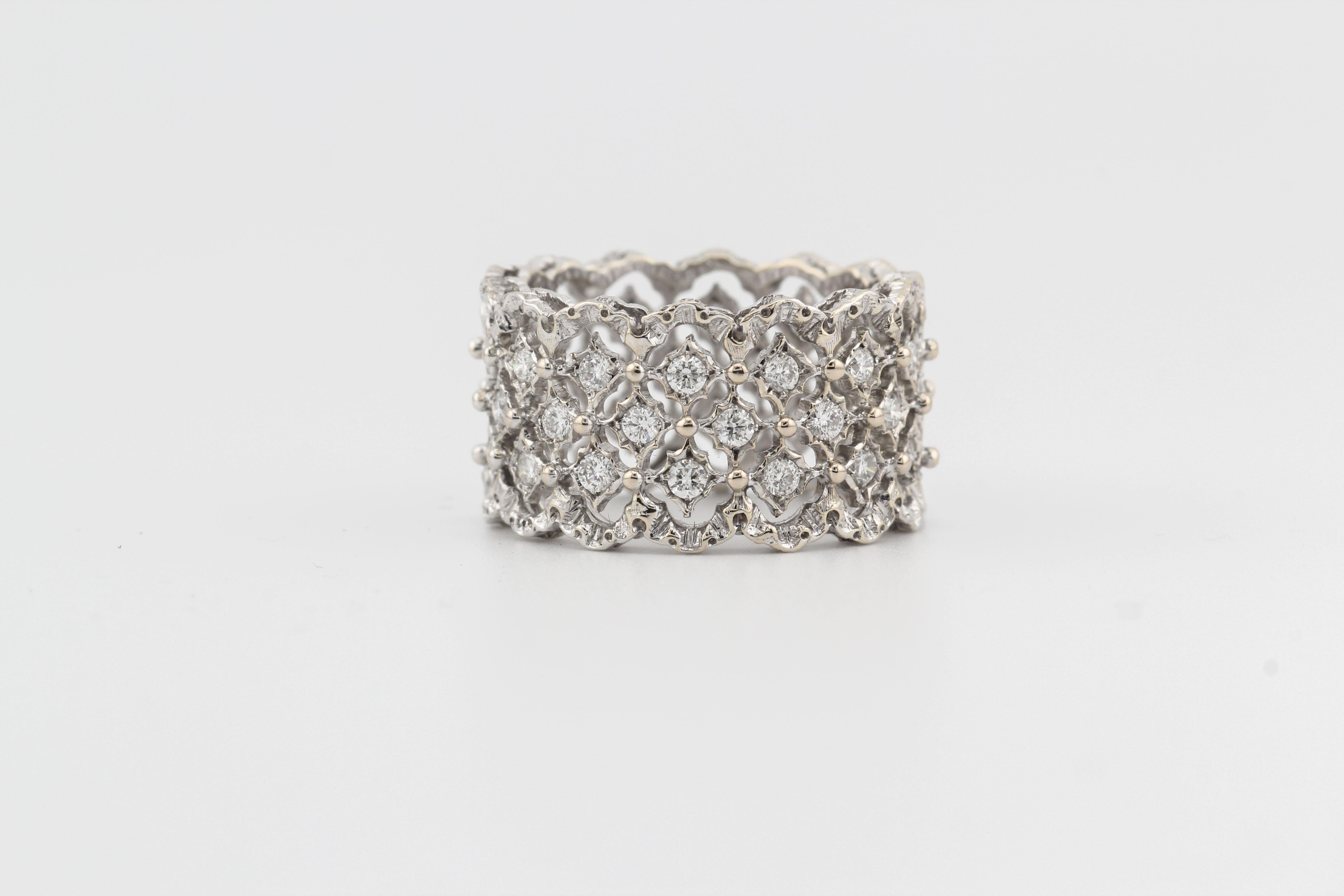 Mario Buccellati Rombi Eternelle Diamond 18k White Gold  Band Ring Size 6 In Good Condition For Sale In Bellmore, NY
