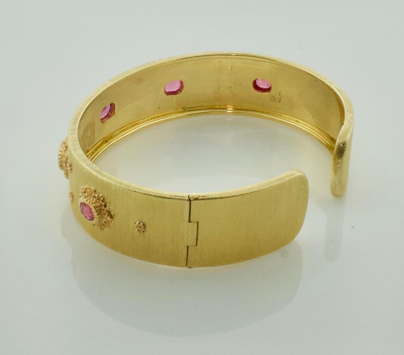 Mario Buccellati Ruby Bangle Bracelet in 18 Karat Yellow Gold In Good Condition In Wailea, HI