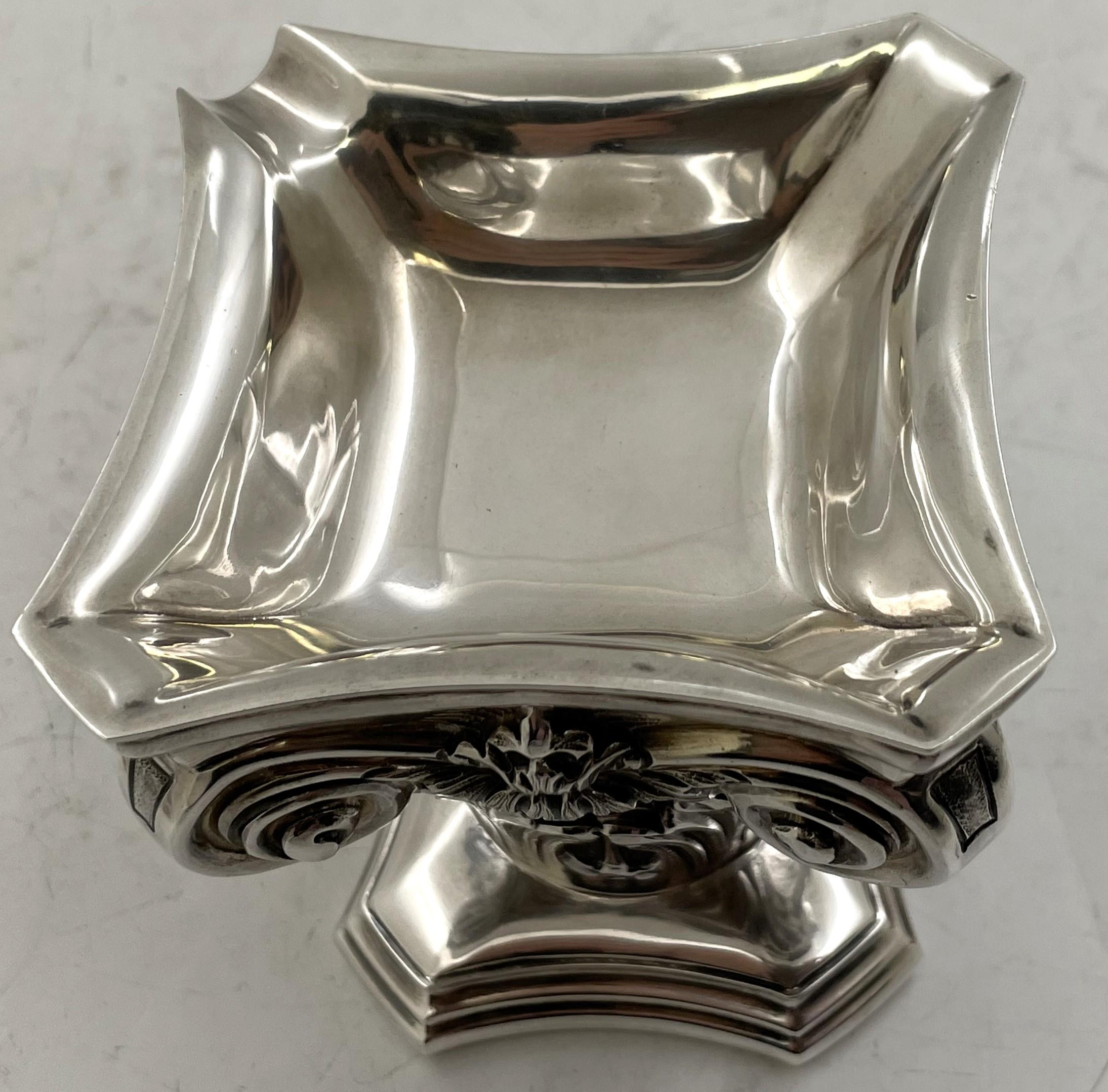 Cenicero en forma de columna corintia de plata de ley Mario Buccellati en venta 1