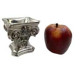 Cenicero en forma de columna corintia de plata de ley Mario Buccellati