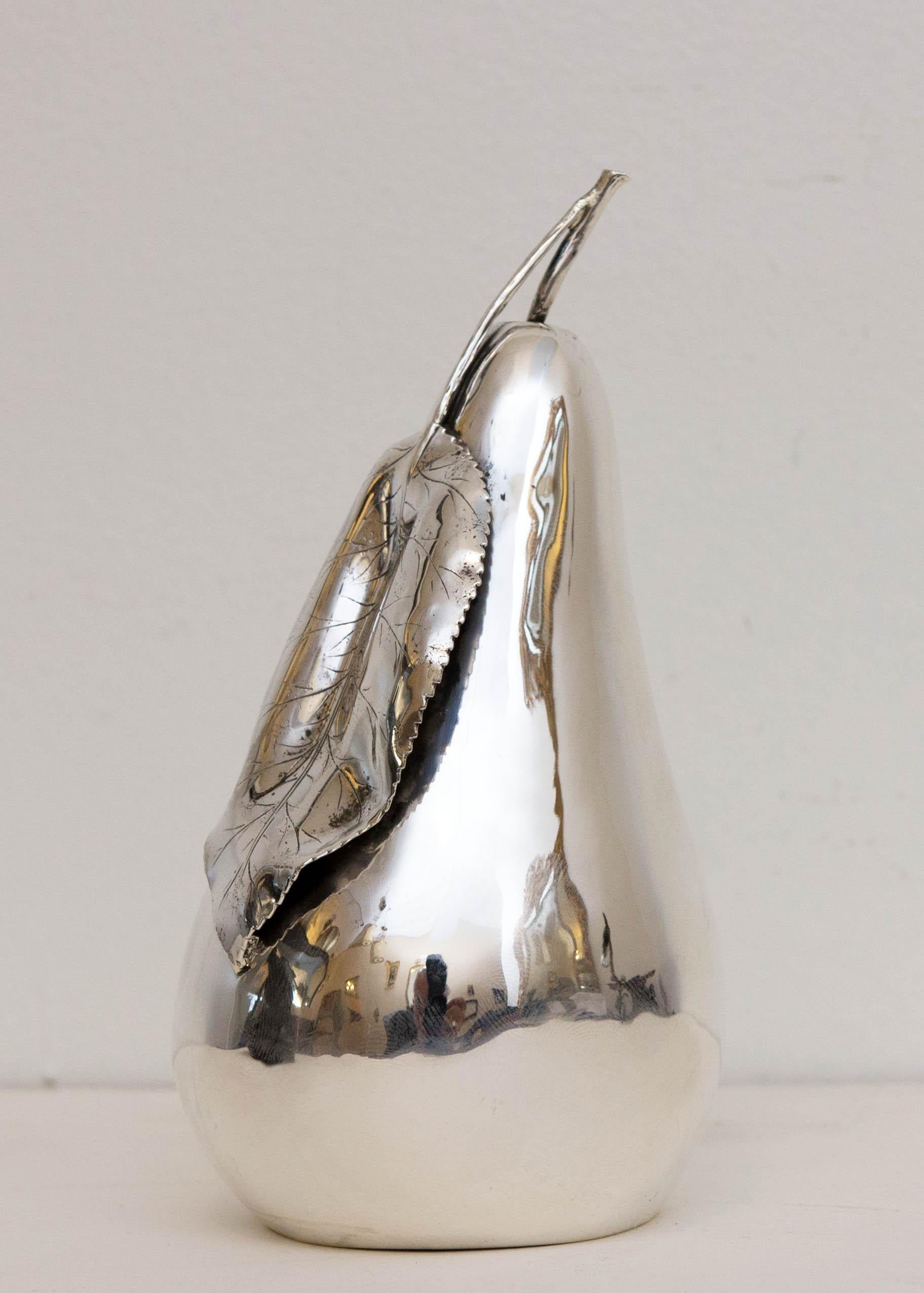 Midcentury Mario Buccellati sterling pear table lighter, circa 1960. Measure: 6