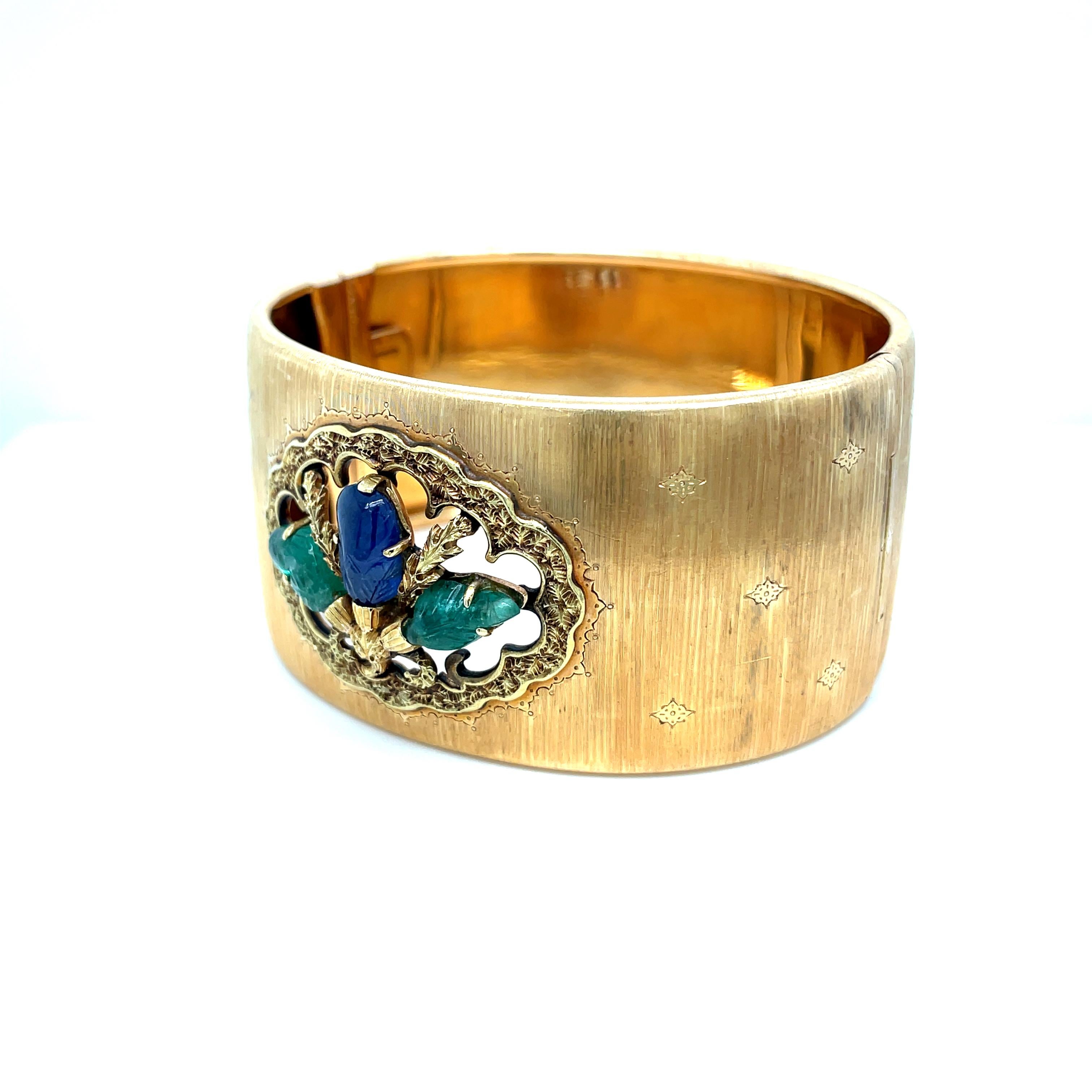 Mario Buccellati Tutti Frutti Sapphire Emerald 1960 Gold Cuff Bracelet For Sale 2