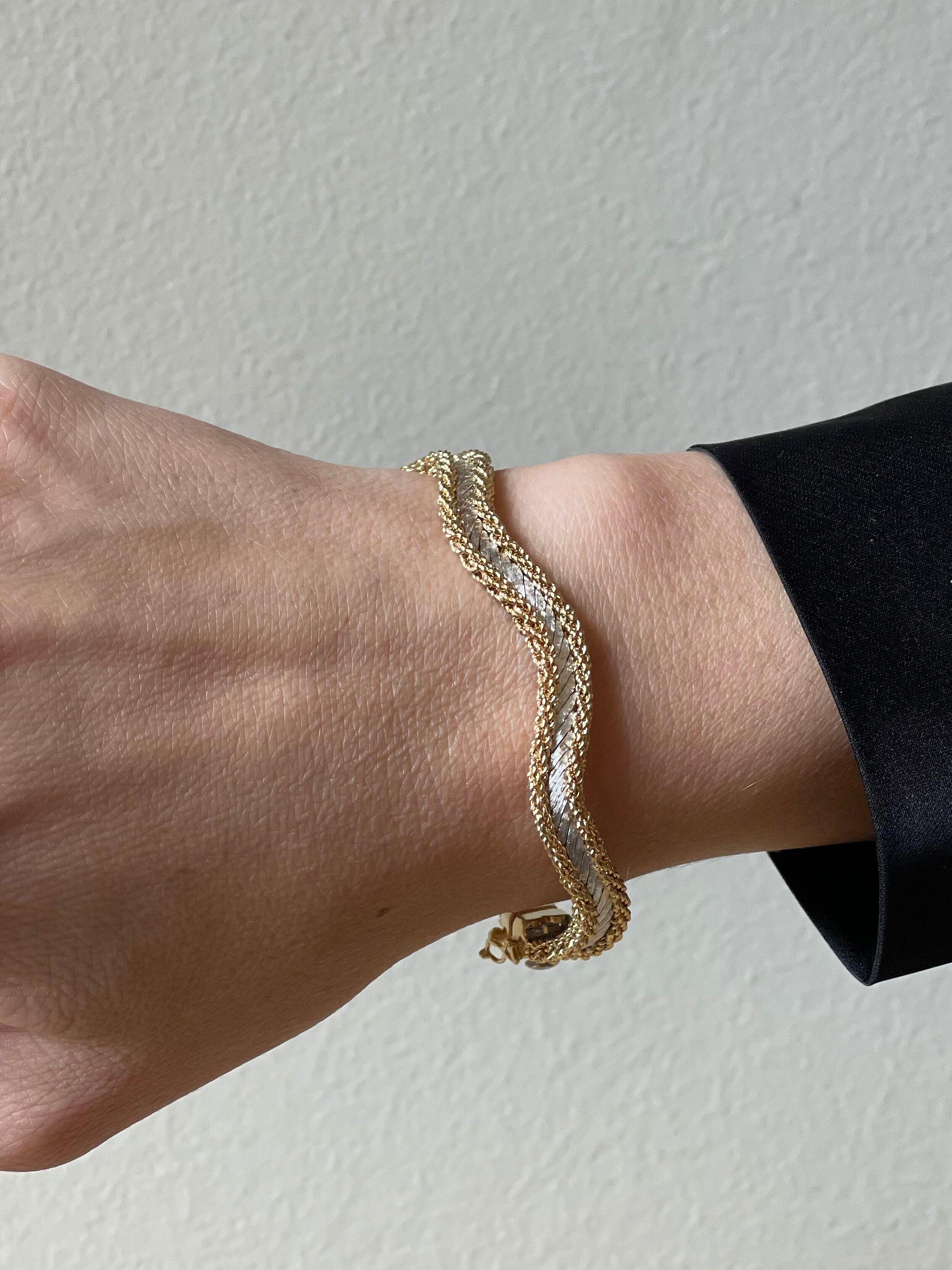 Bracelet à vagues en or blanc et jaune 18 carats par Mario Buccellati. Le bracelet mesure 7 3/8