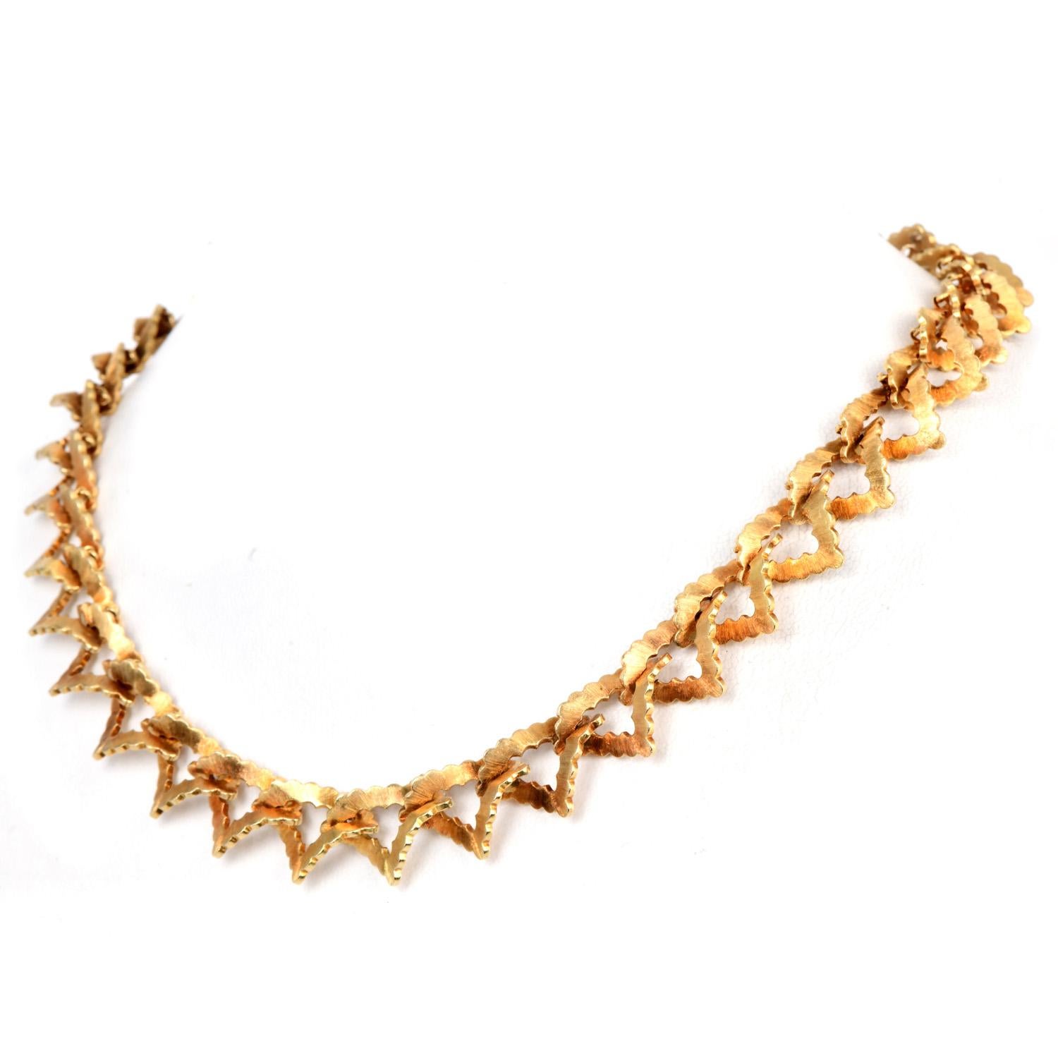 Collectible Stunning vintage Mario Buccellati triangular link chain statement necklace forged in 18K Yellow gold.

From the world-renowned house of Mario Buccellati known for its uniquely crafted designs. 

The Necklace has gorgeous triangular