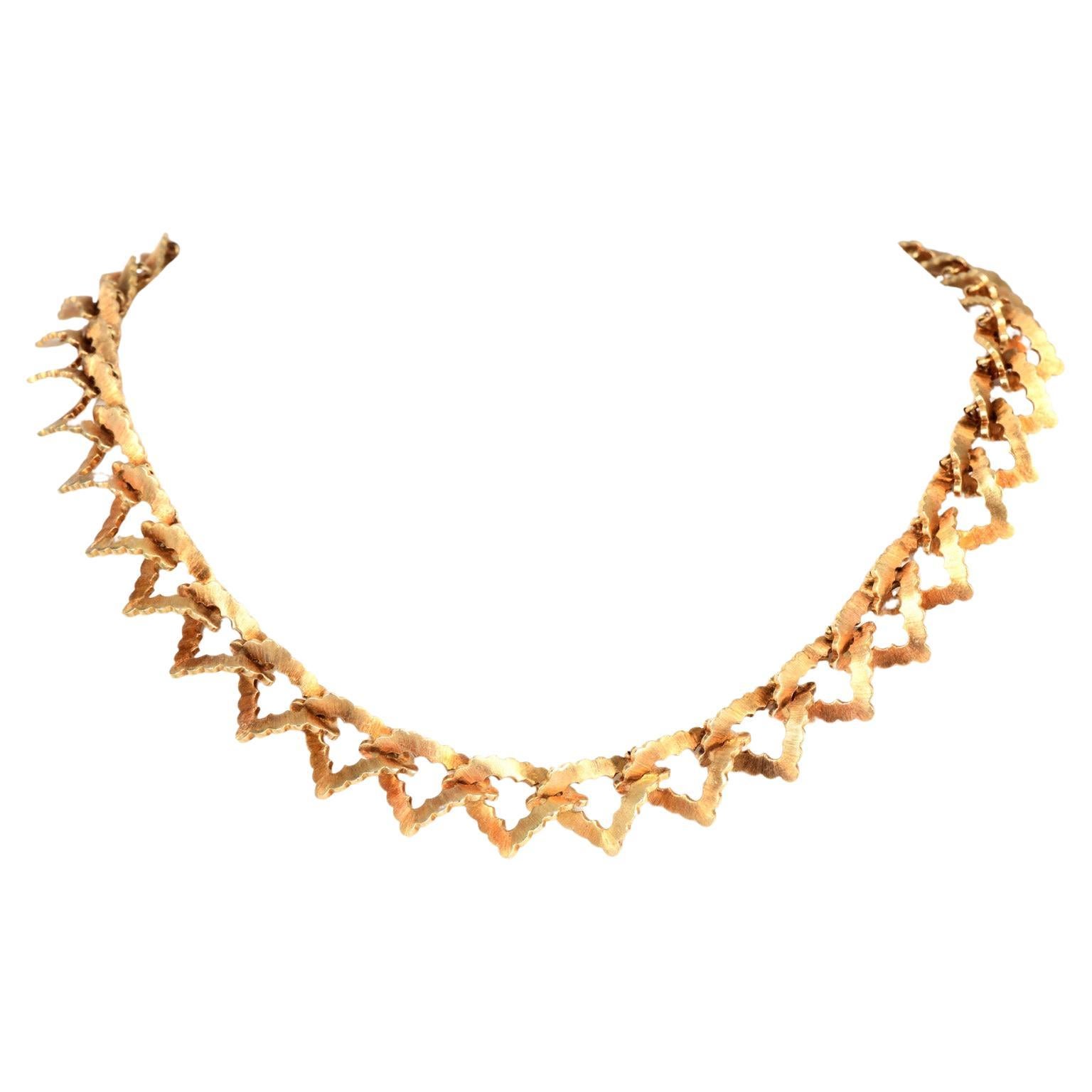 Mario Buccellati, collier unique à maillons triangulaires en or 18 carats et satin en vente
