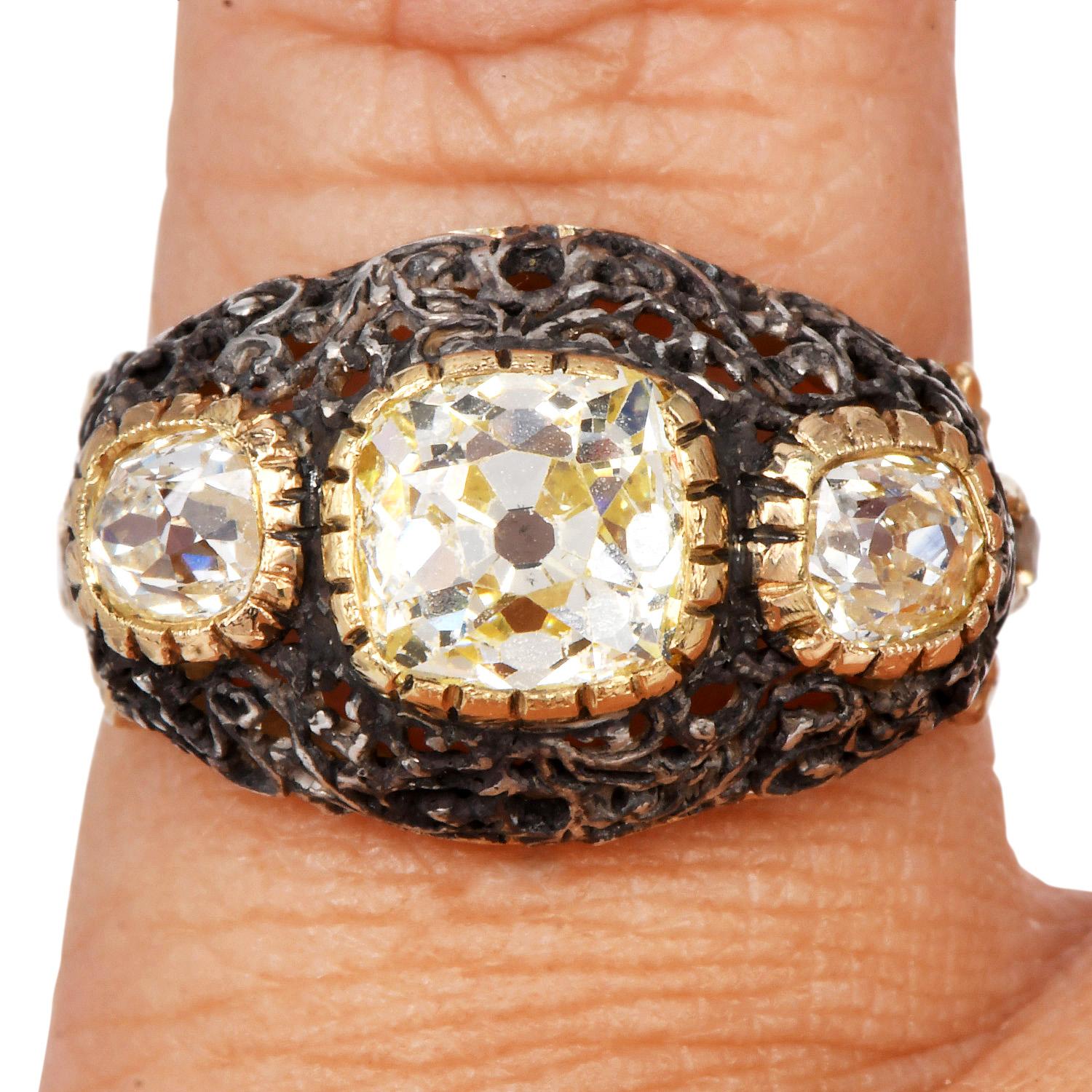 Mario Buccellati Anello con tre pietre e diamanti in oro 18 carati a cupola filigranata in vendita 5