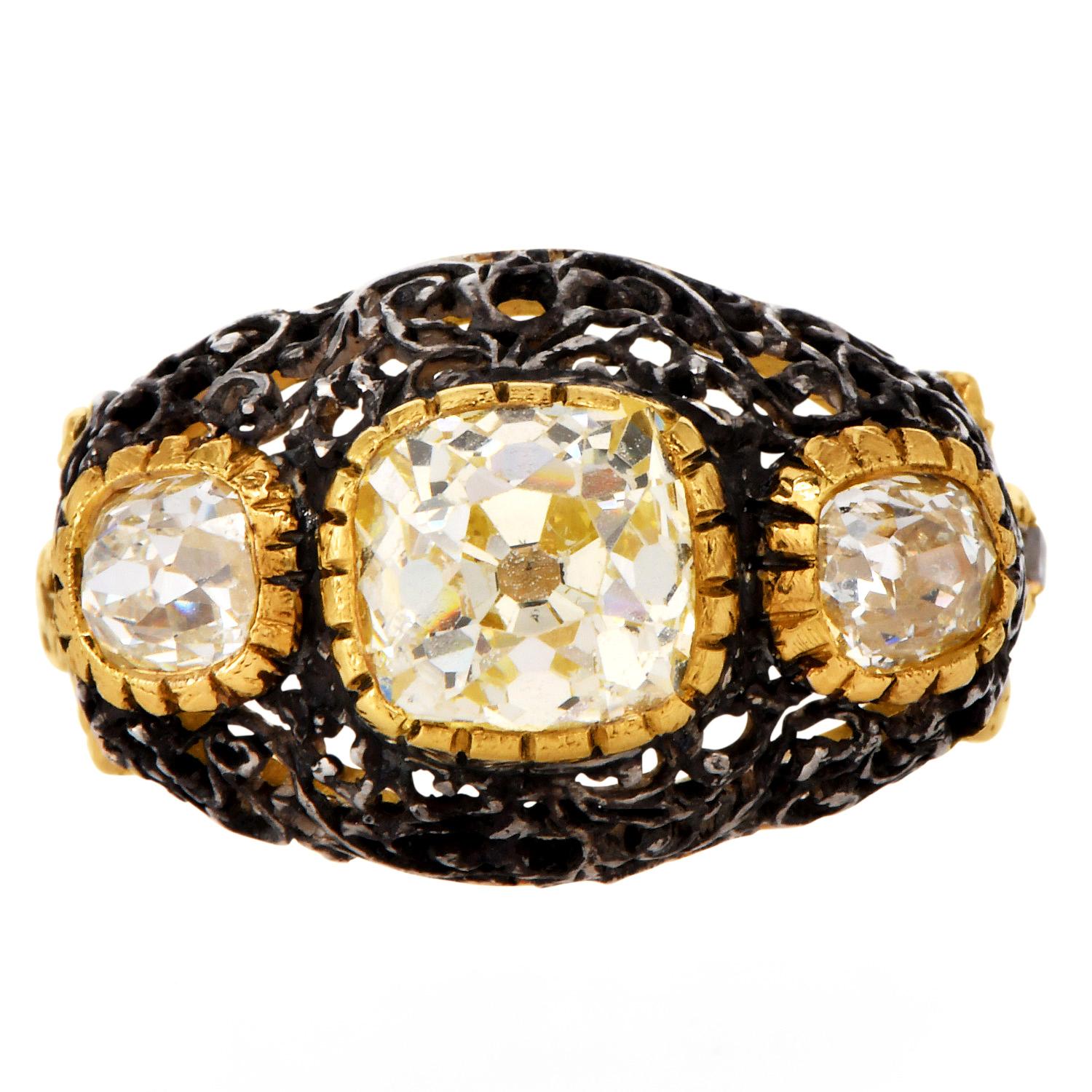 Questo anello vintage di Mario Buccellati mette in mostra la maestria italiana del marchio. Il centro è un diamante Brilliante Modificato a Cuscino da 1,78 carati certificato GIA di colore Y & Z, che mostra toni caldi e il carattere di un antico