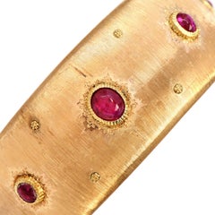 Mario Buccellati Bracciale vintage con rubino cabochon in oro giallo 18K