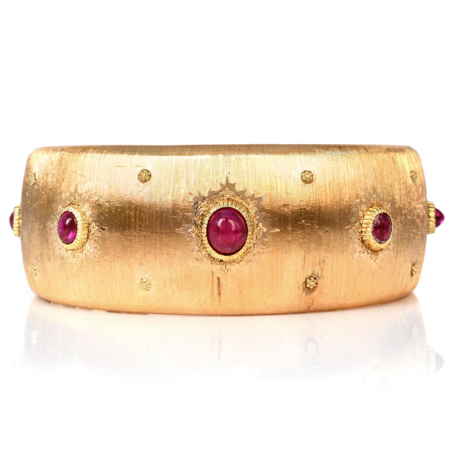 Mario Buccellati Vintage Cabochon Ruby 18K Yellow Gold Cuff Bracelet In Excellent Condition In Miami, FL