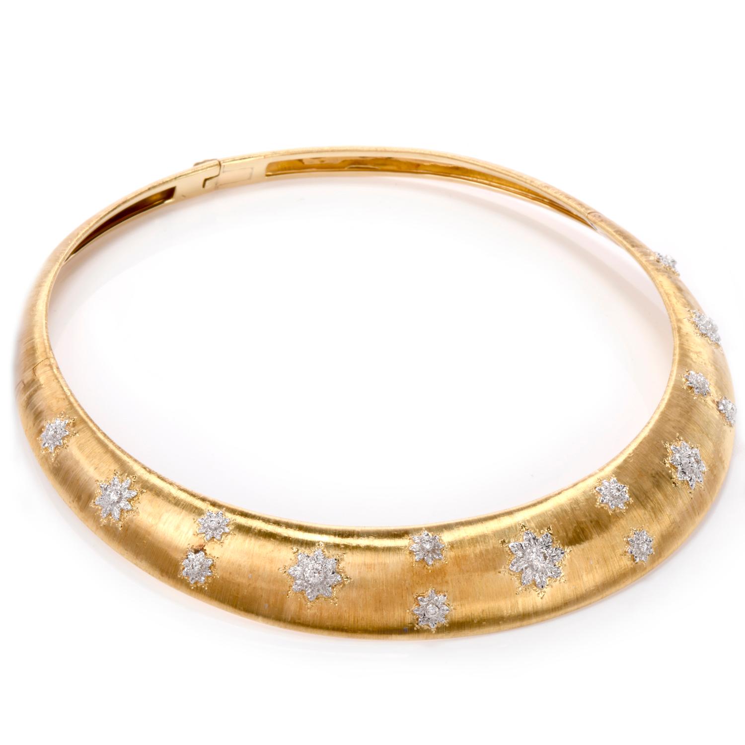 This extraordinary vinatge M Buccellatti necklace was inspired in a clamp style

bangled necklace and crafted in 66.4 grams of luxurious 18K yellow gold.

Pushing the boundaries of the imagination, this necklace features 15 

macri classica