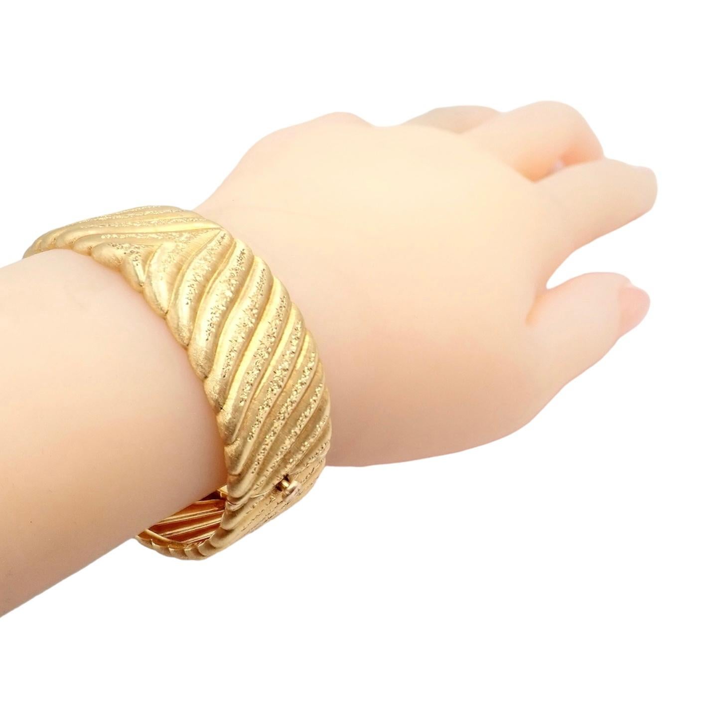 Mario Buccellati Wide Yellow Gold Cuff Bracelet In Excellent Condition For Sale In Holland, PA