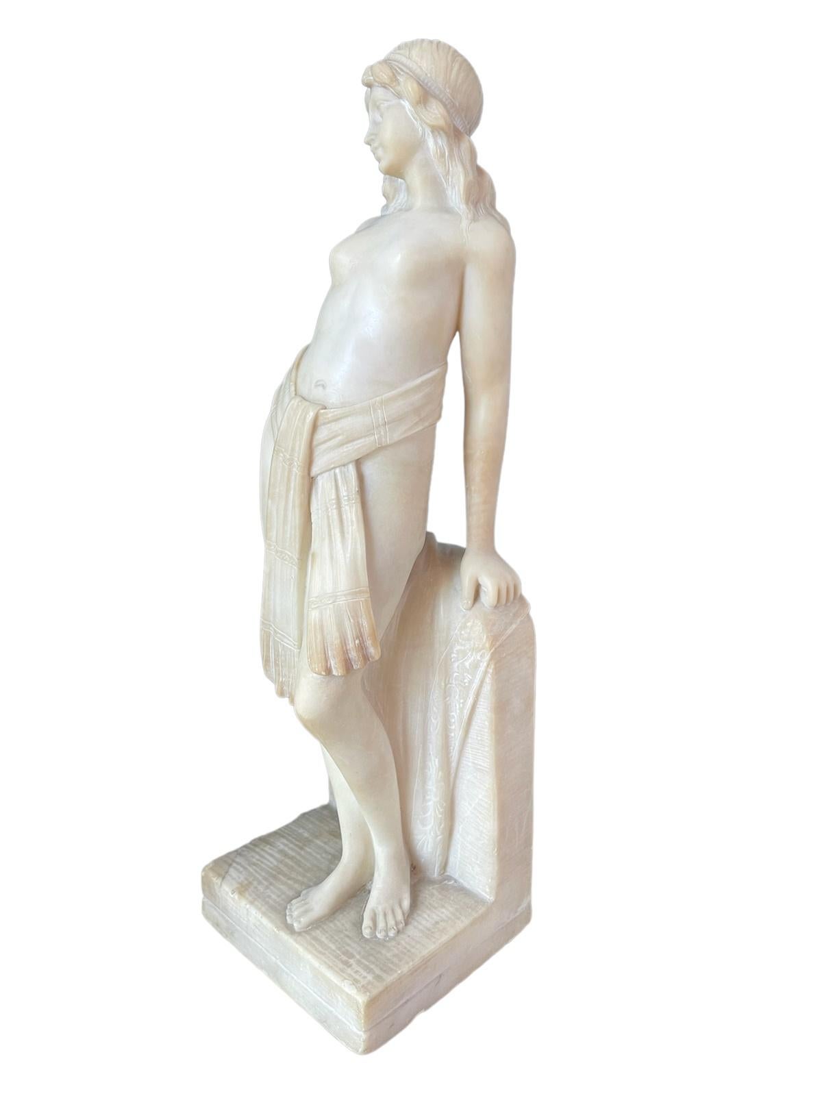 Mario Calastri Nude Sculpture – Frühes 20. Jh. Orientalische Alabaster-Skulptur (Seminude) 