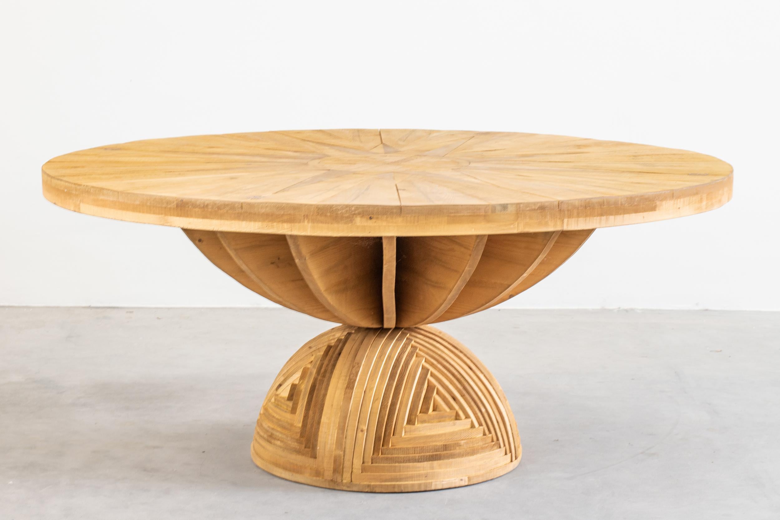 italien Mario Ceroli table La Rosa dei Venti en bois de pin avec incrustations par Poltronova, années 1970 en vente