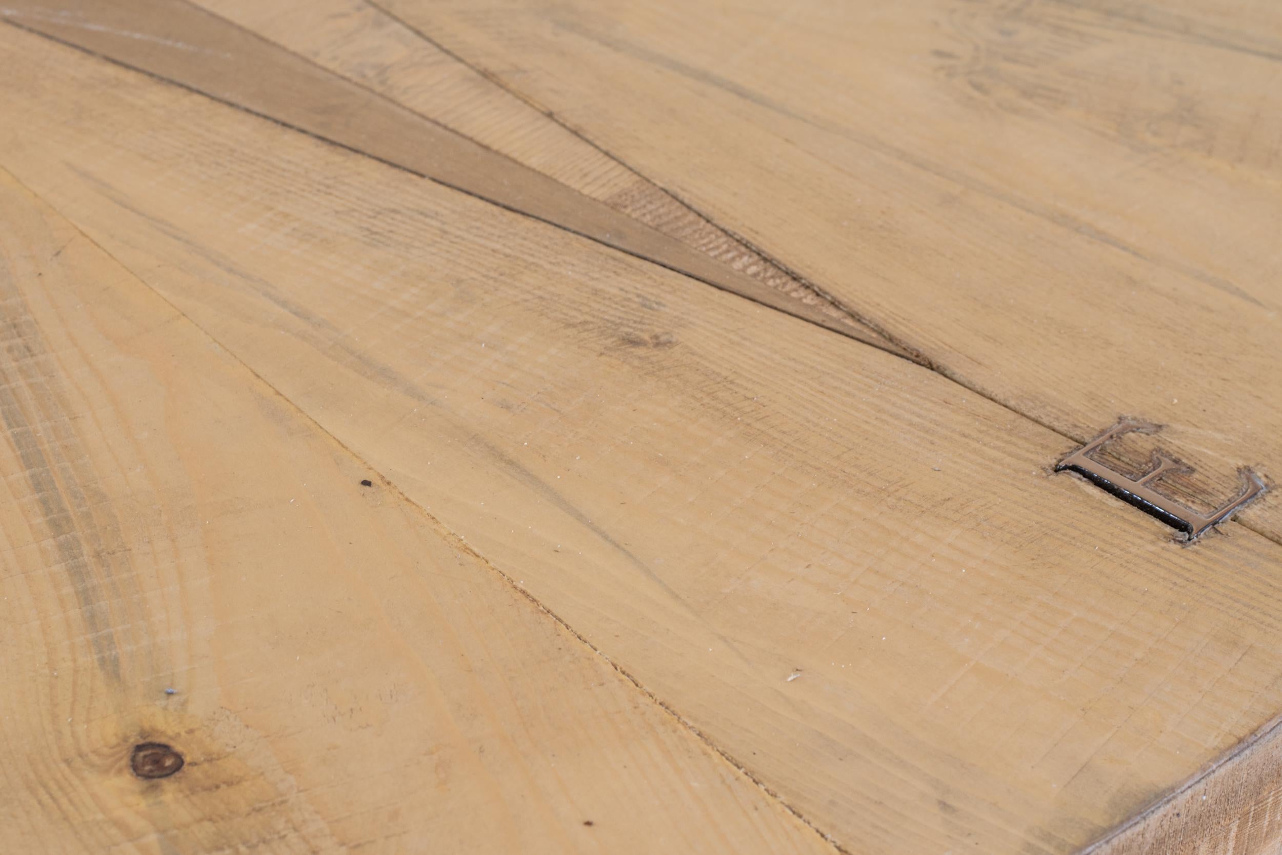Fin du 20e siècle Mario Ceroli table La Rosa dei Venti en bois de pin avec incrustations par Poltronova, années 1970 en vente
