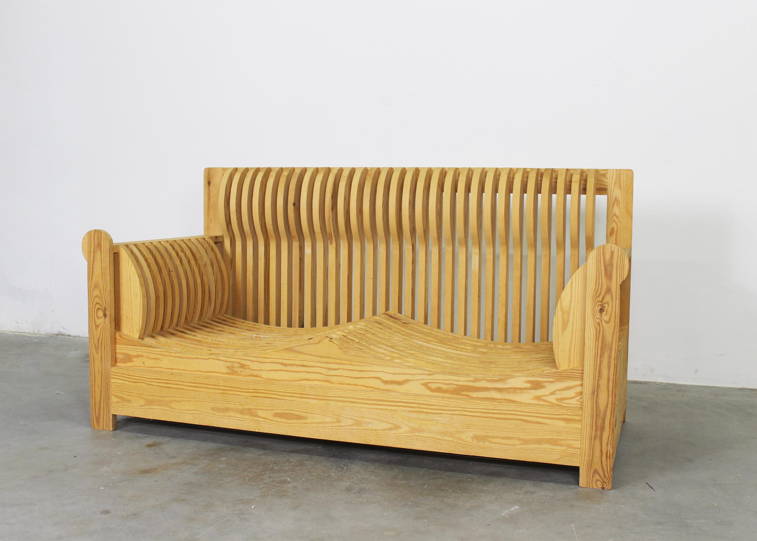 Mid-Century moderno Divano a due posti Mario Ceroli in Wood Serie Mobili della Valle di Poltronova anni '70 in vendita