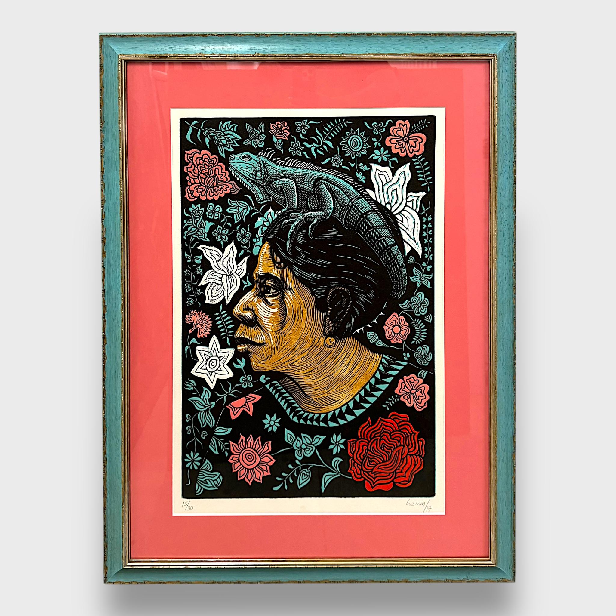 Frauen mit IGUANA 15/30 – Print von Mario Guzman Olivares