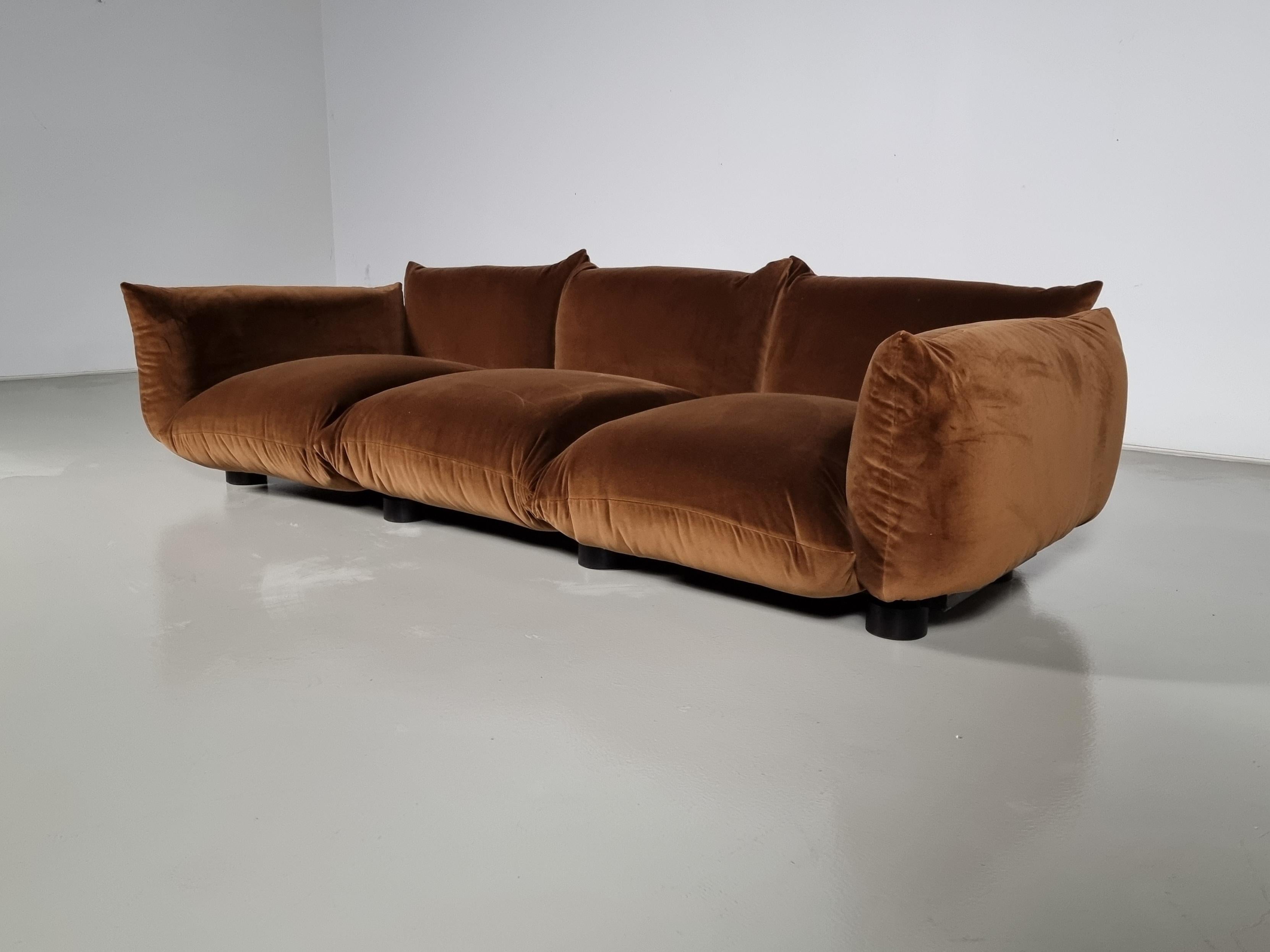Mario Marenco for Arflex, 'Marenco' sofa, velvet, Italy, 1970

This Marenco sofa is designed by Mario Marenco for Arflex. This sofa features a system with making the armrest and seats the base portion. There is a metal tubular frame facilitated