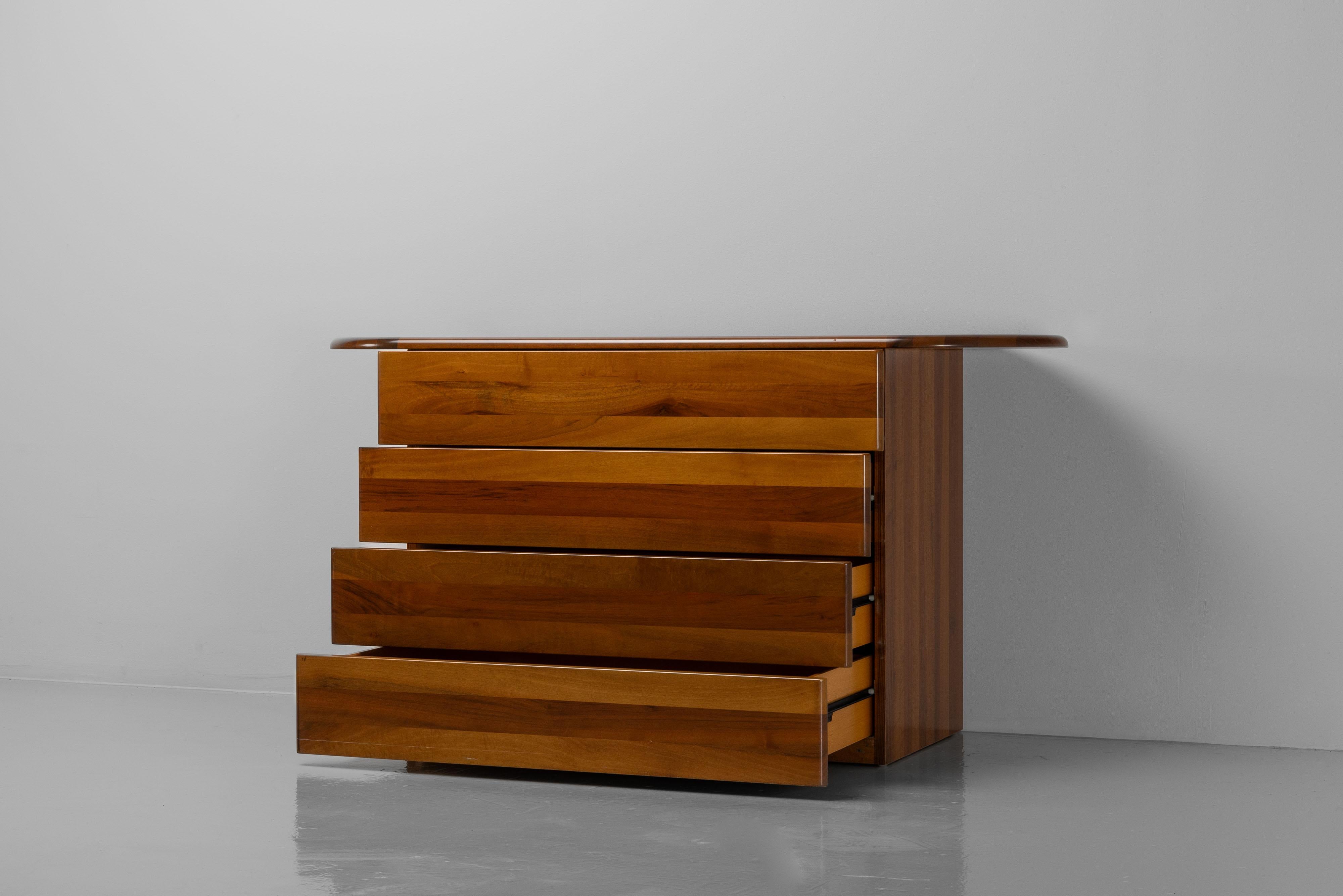 Noyer Mario Marenco commode pour Mobilgirgi Italie 1978 en vente