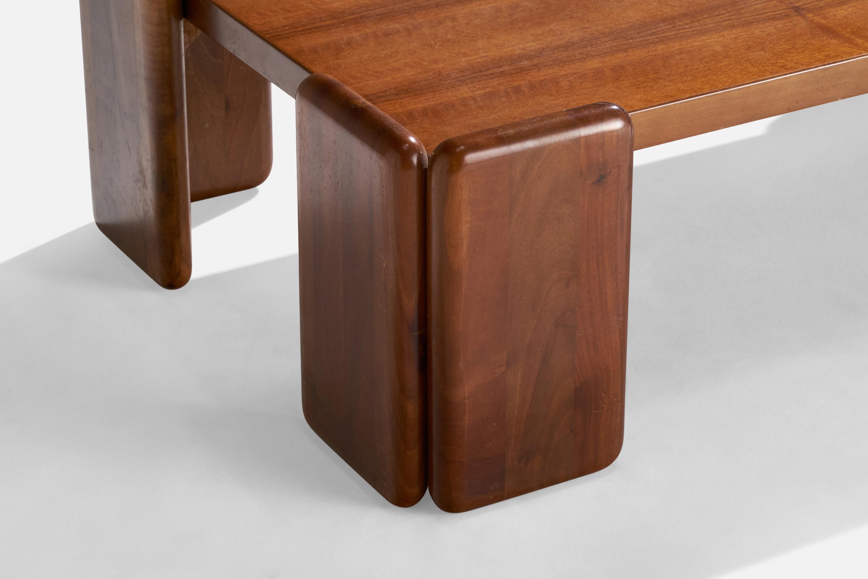 Mario Marenco, Mesa de centro, Nogal, Italia, 1970s en venta 1