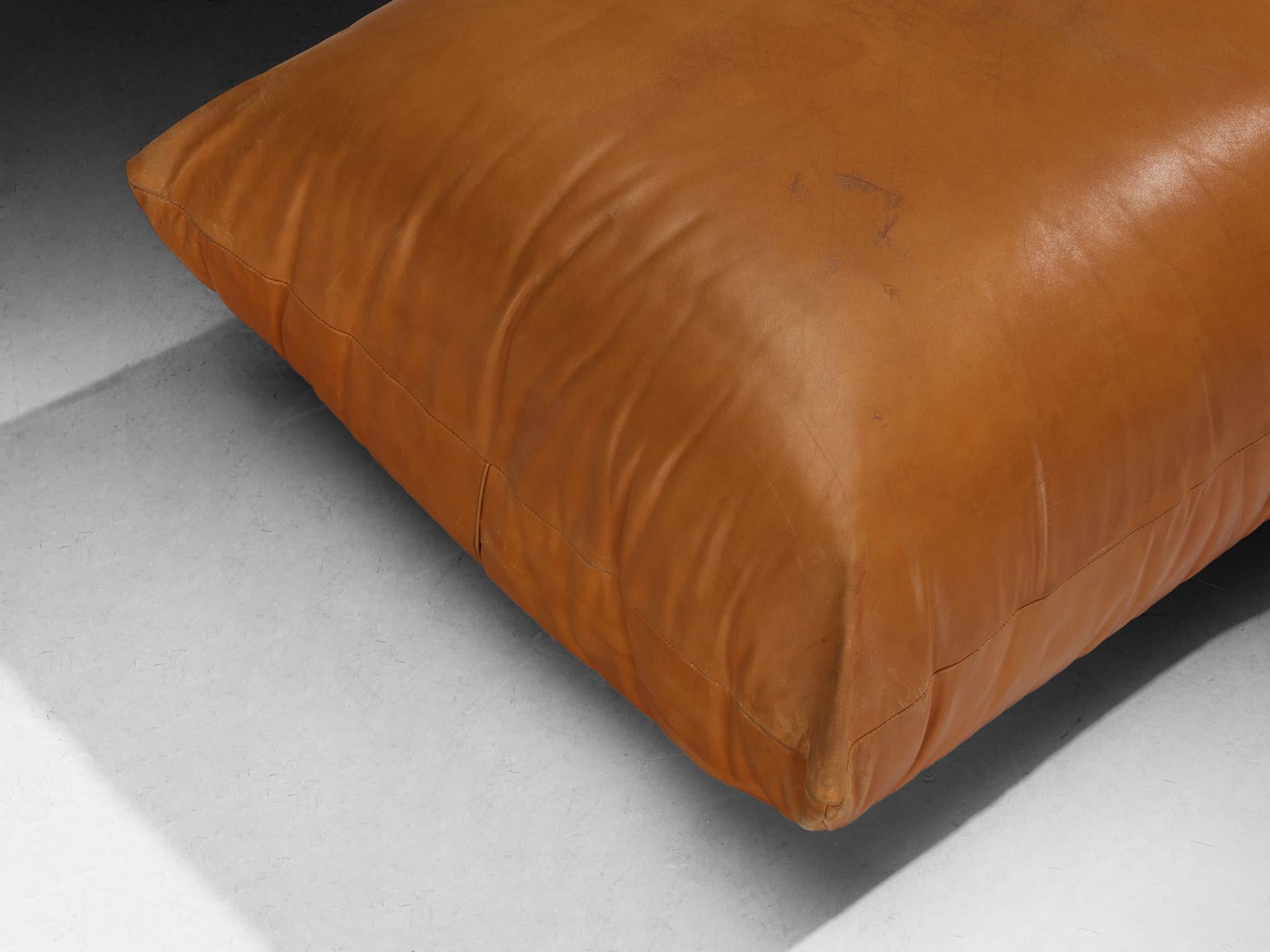 Fin du 20e siècle Pouf Mario Marenco pour Arflex en cuir cognac en vente