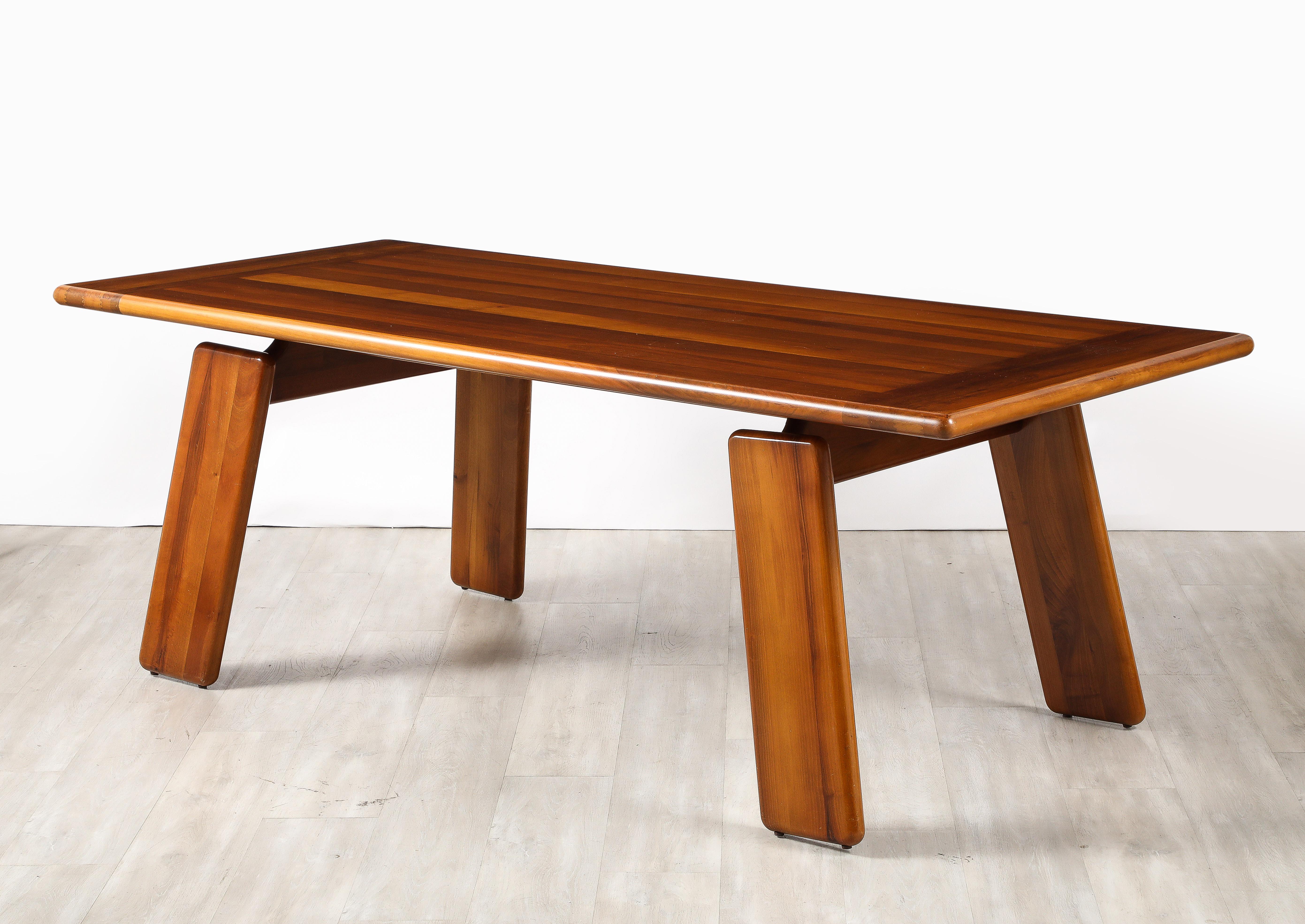 Mario Marenco for Mobil Girgi Italian Walnut Floating Dining Table, circa 1970's In Good Condition For Sale In New York, NY
