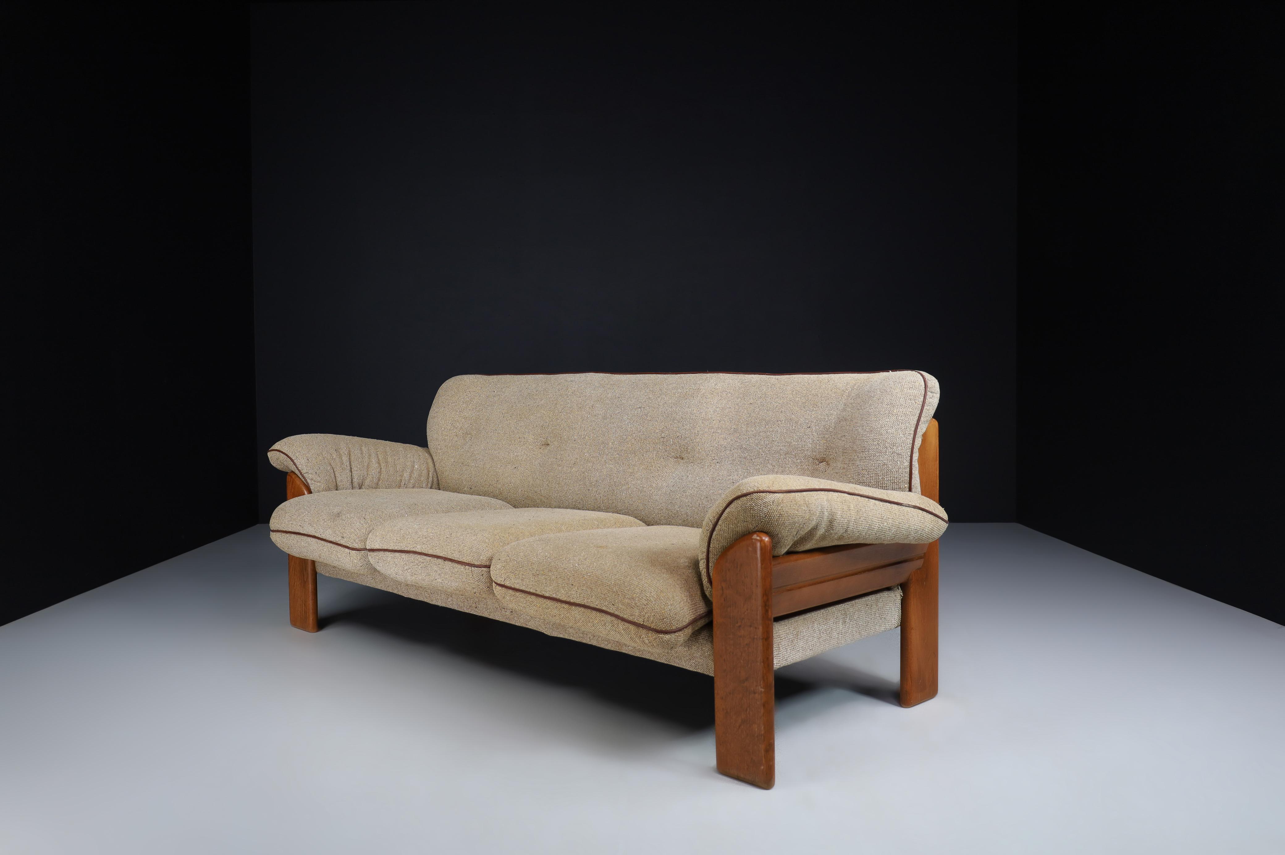 20th Century Mario Marenco for Mobil Girgi lounge sofa in walnut & original fabric Italy 1970 For Sale