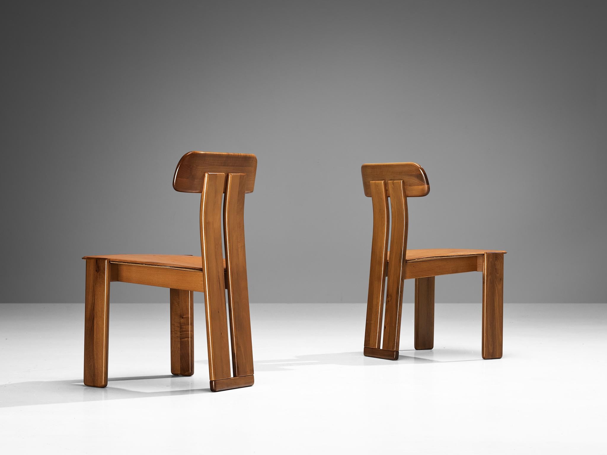 Mario Marenco for Mobil Girgi, pair of dining chairs model ‘Sapporo’, walnut, leather, Italy, 1970s

Beautiful pair of dining chairs in walnut and cognac leather designed by Mario Marenco in the 1970s. These chairs feature wonderful backrests,