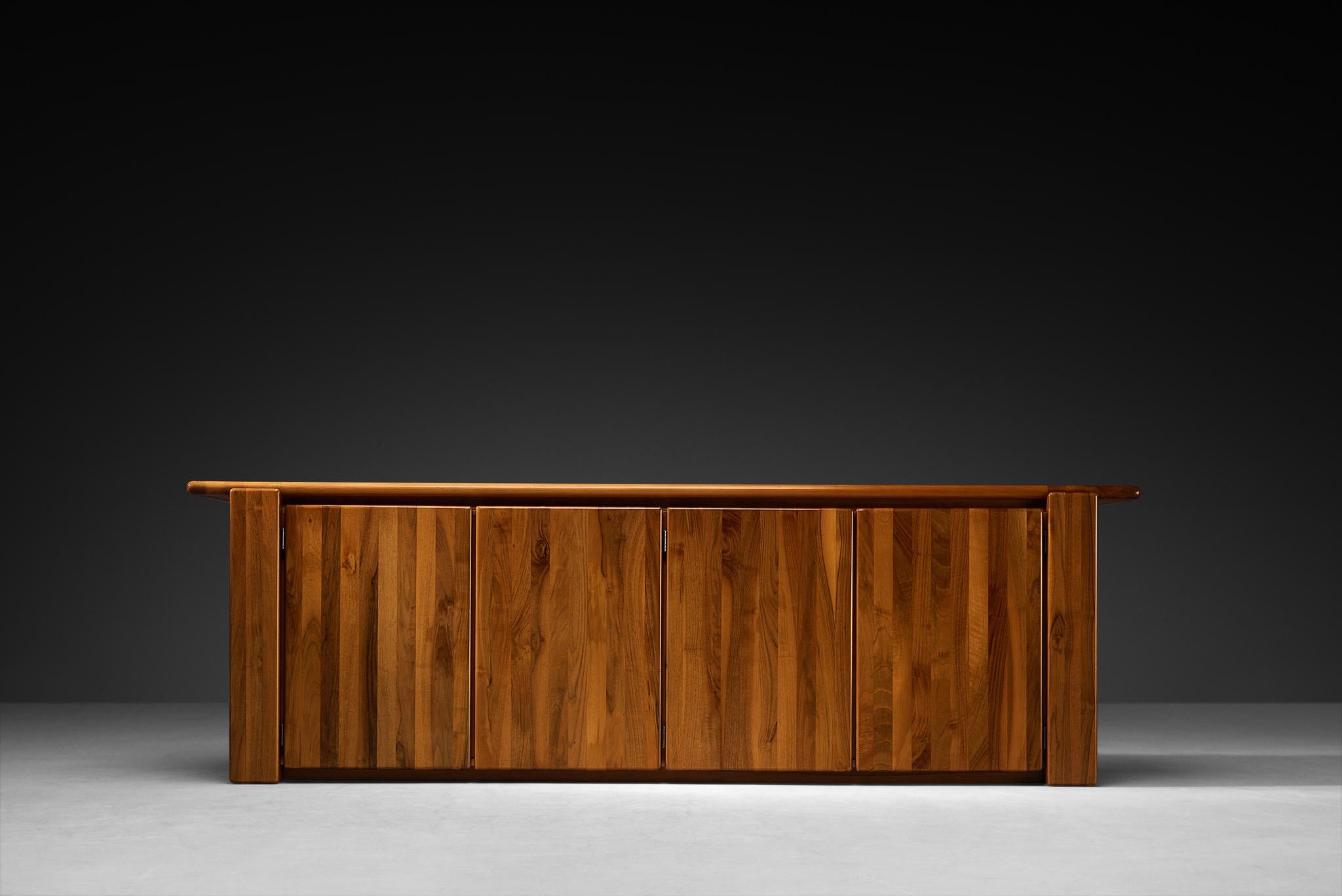 Fin du 20e siècle Mario Marenco for Mobil Girgi 'Sapporo' Sideboard in Walnut en vente