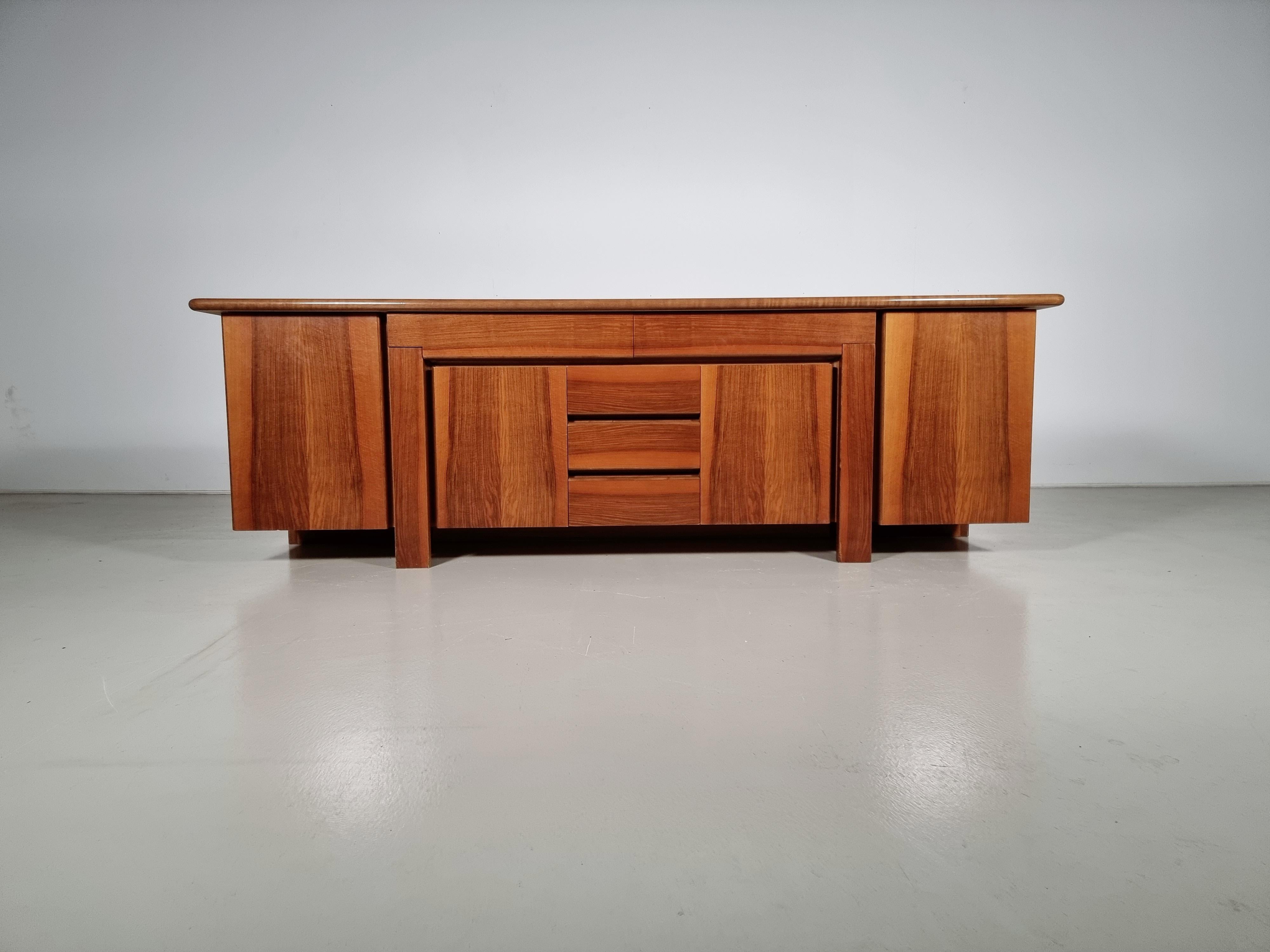 Mario Marenco for Mobil Girgi, sideboard model 'Sapporo', walnut, Italy, 1970s

Credenza by Mario Marenco, featuring a high level of craftsmanship in woodwork. The whole construction is finished with beveled edges. Because of its rectangular